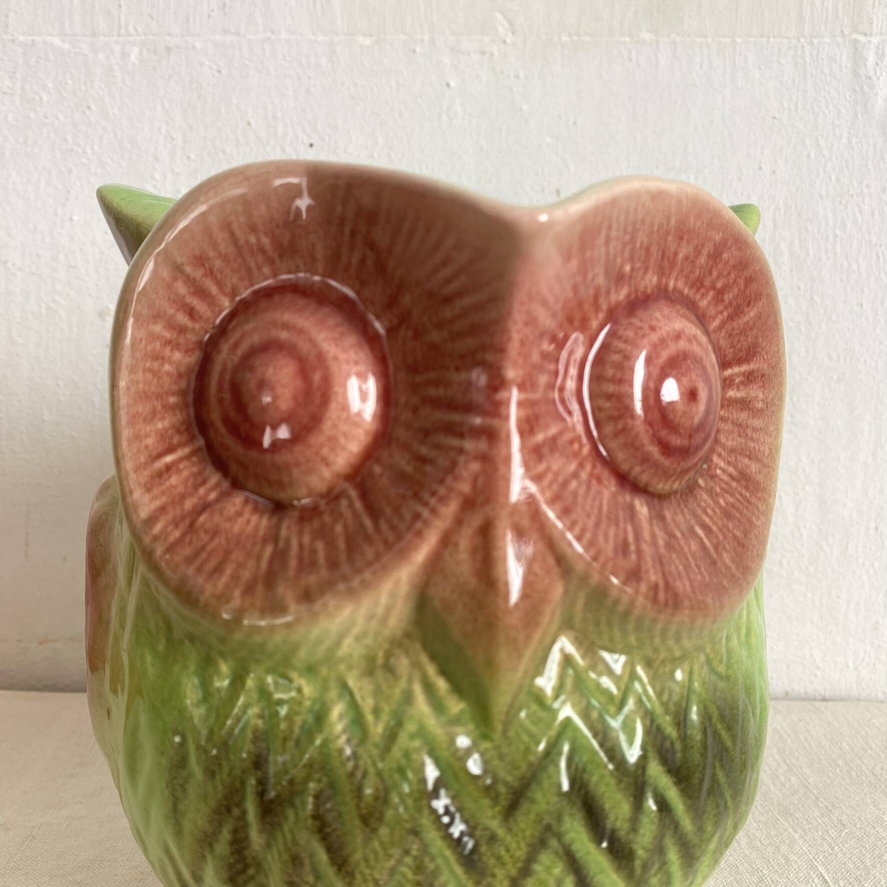 Zoomorphic jug, Sarreguemines jug in slipware, owl, owl.