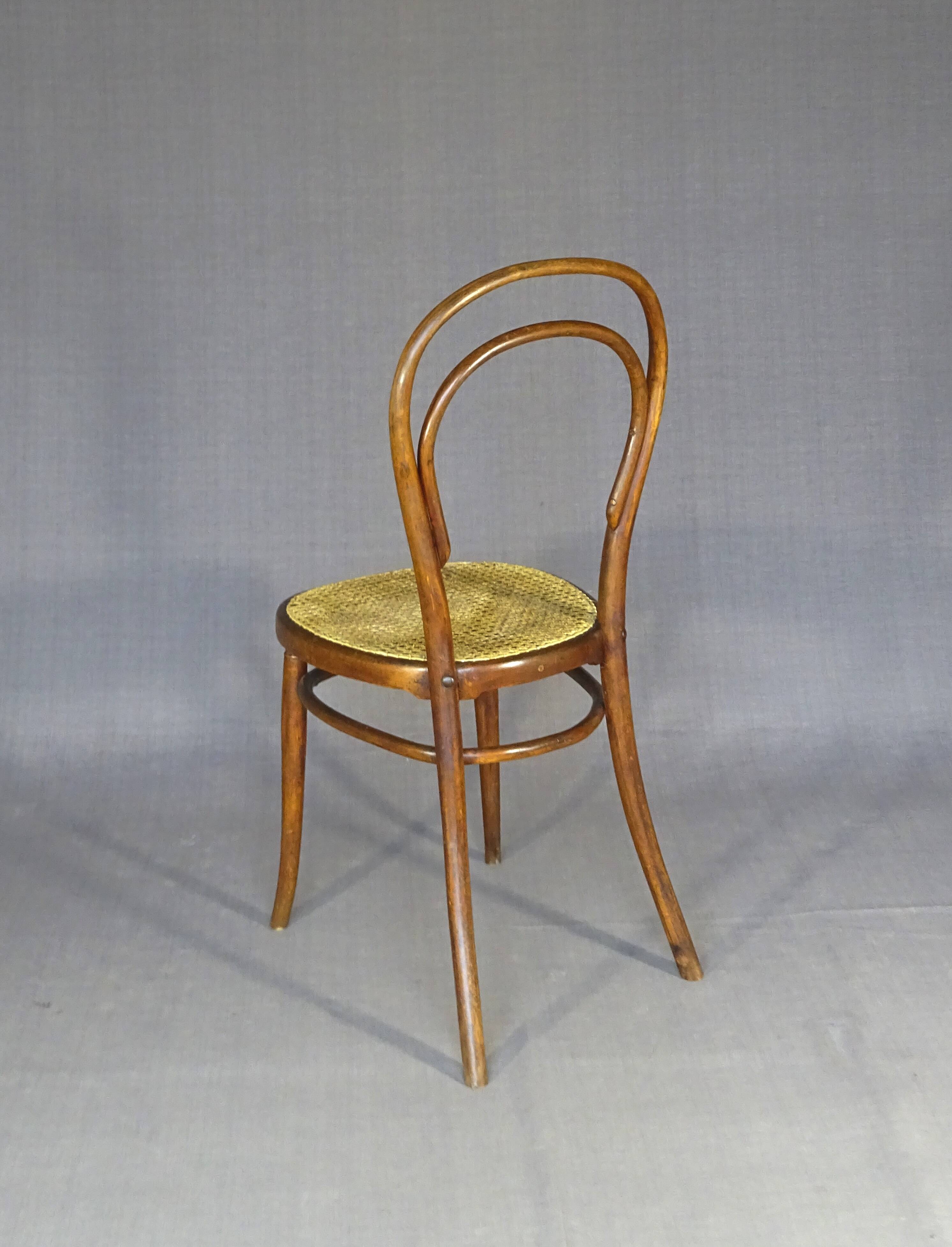 Thonet Chair No. 8 from 1870, original condition. Collector's item.