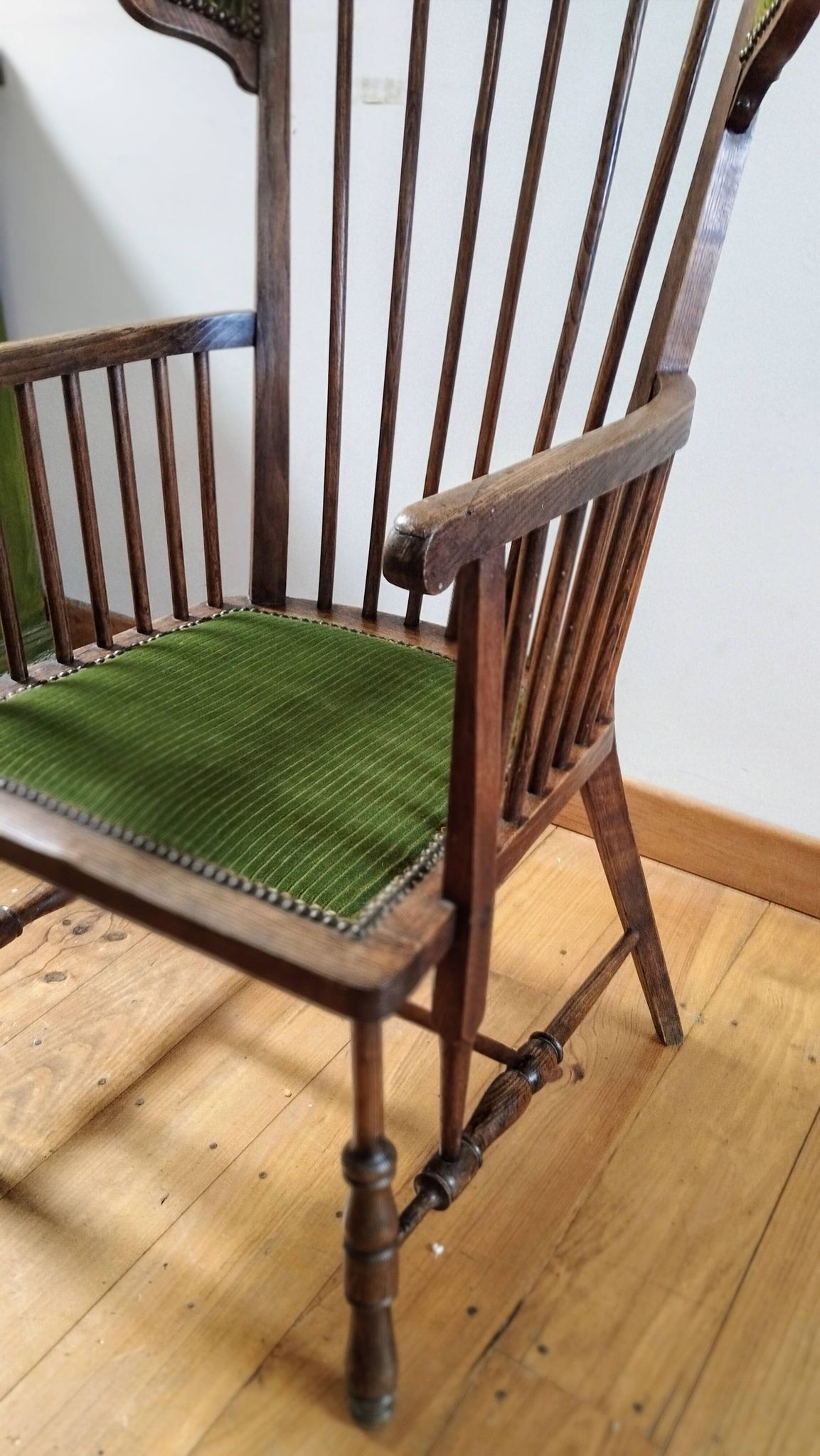 1900s Arts and Crafts style tapered wingback armchair