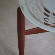 Table d'appoint en teck et verre, design danois milieu du siècle, fabriquée dans les années 1960
