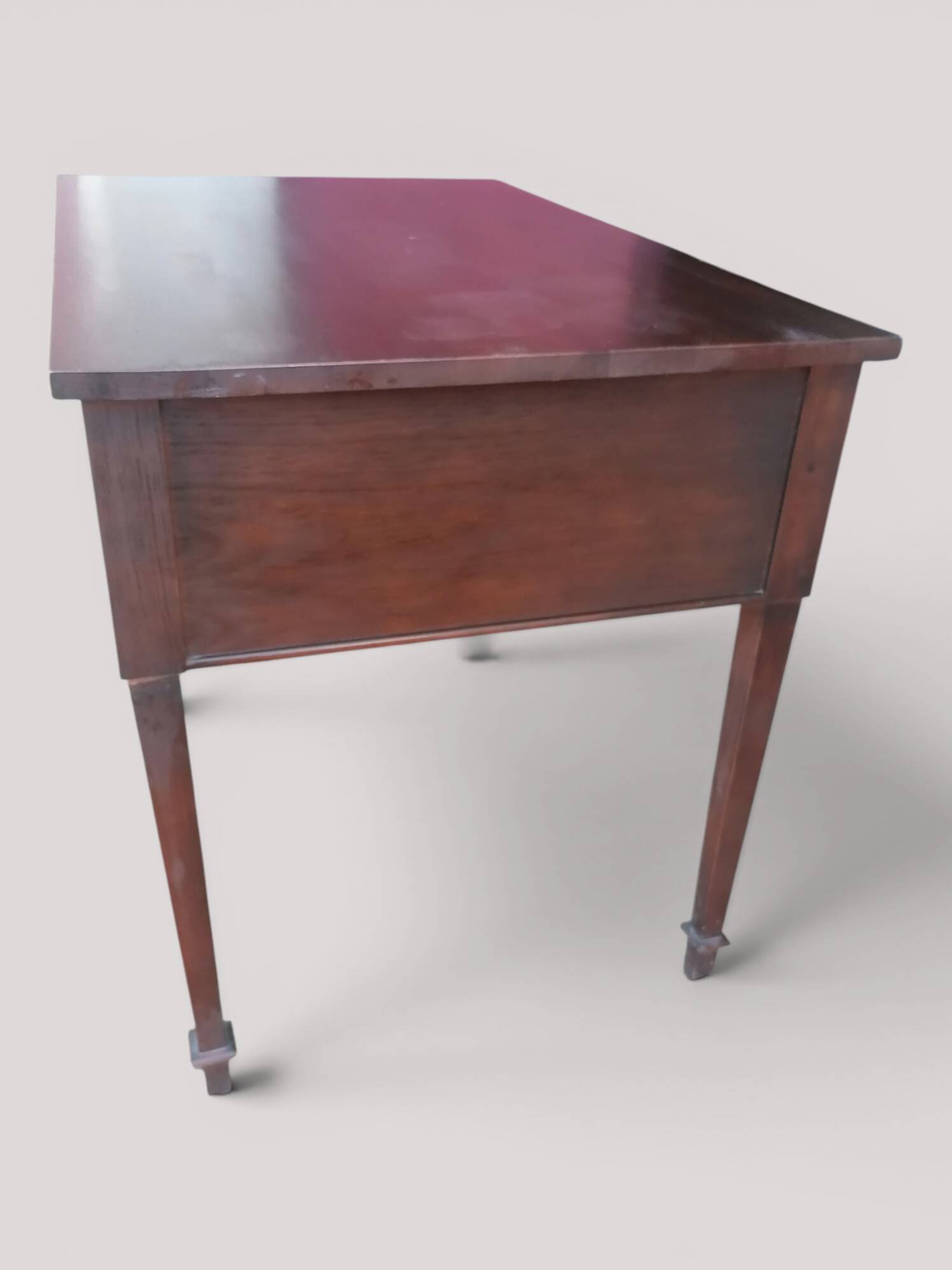 Small English desk inspired by Louis XVI - Dark academia.