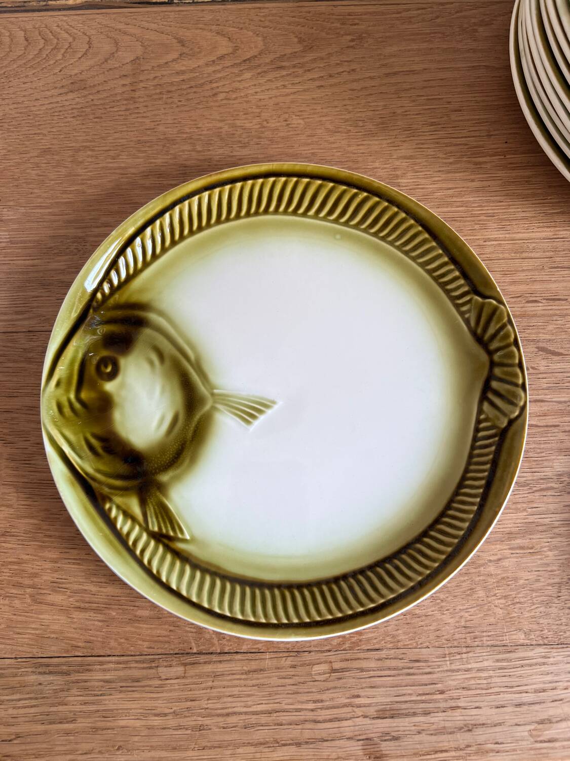Green fish plates