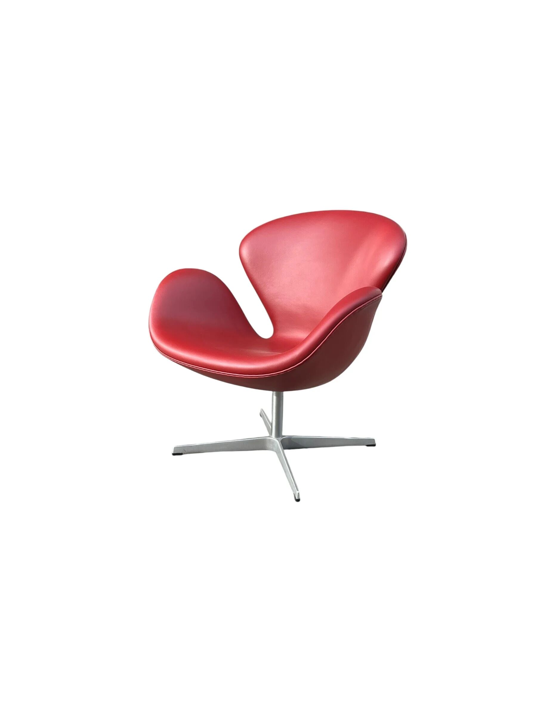Swan chair by Arne Jacobsen for Fritz Hansen in Indian red leather