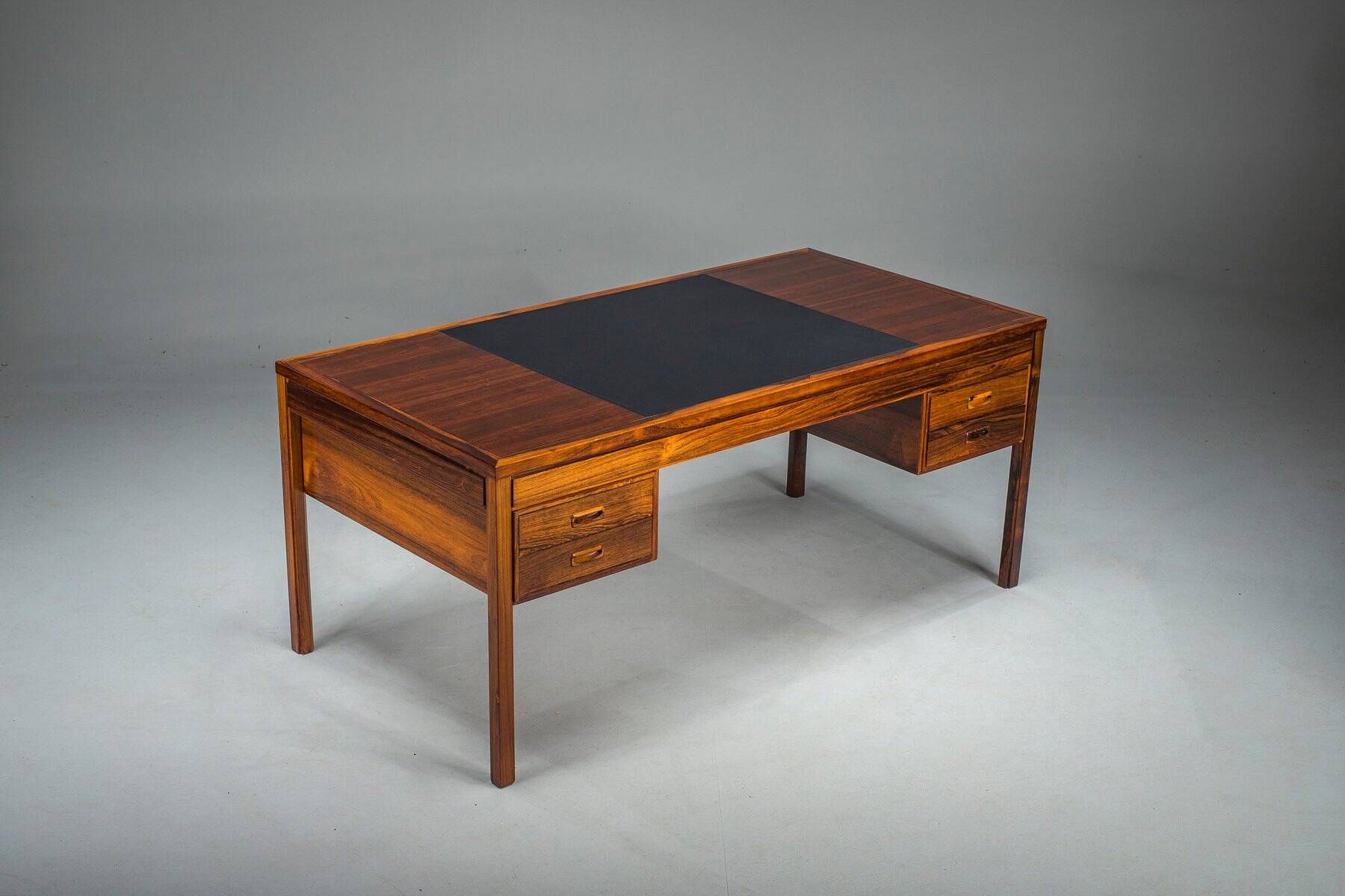 Danish executive desk in rosewood with black leather inlay from Søren Willadsen Møbelfabrik, 1960s