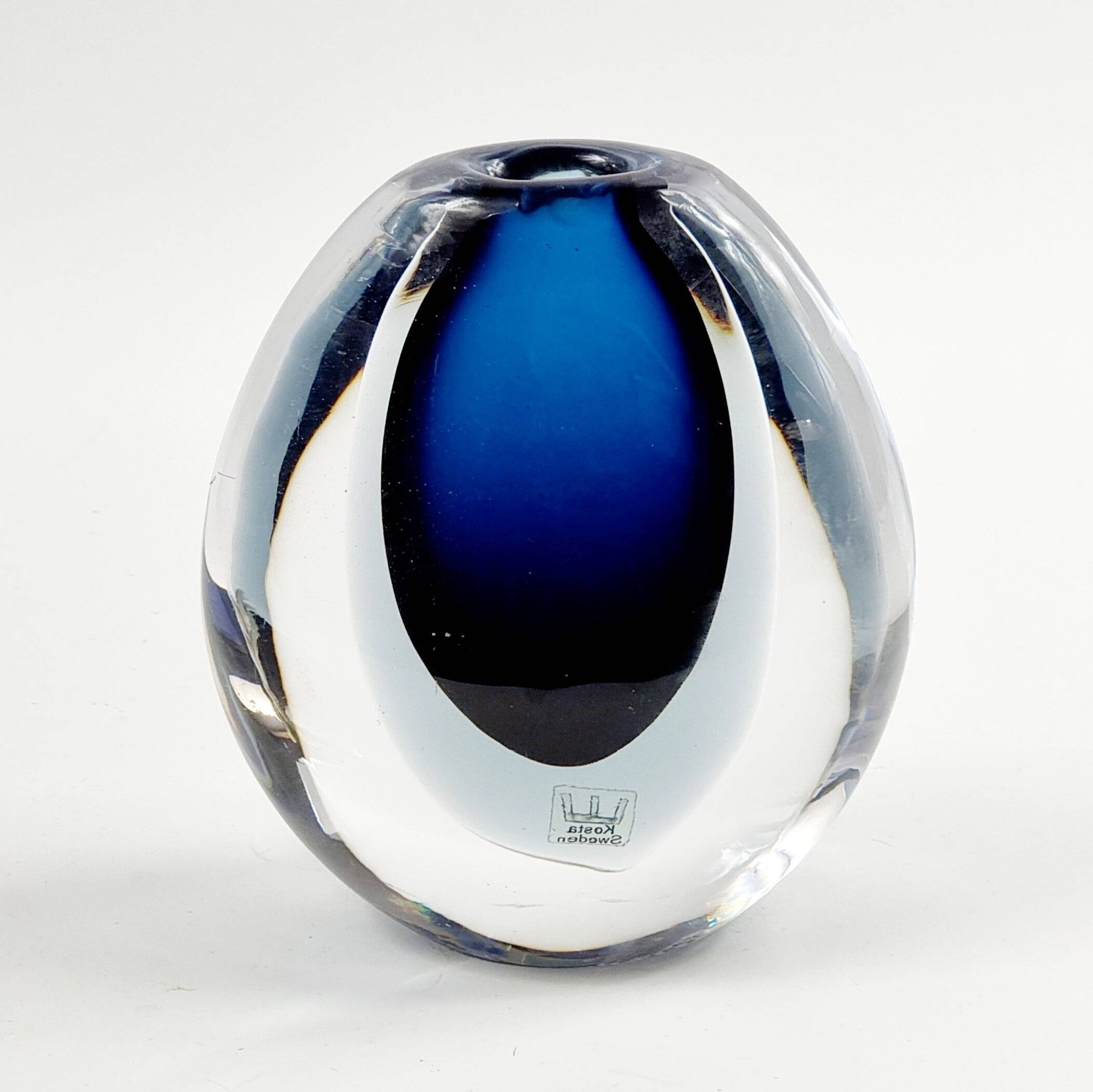 Signed Mid-Century Scandinavian Sommerso Glass Vase by Vicke Lindstrand for Kosta, Sweden, 1960s