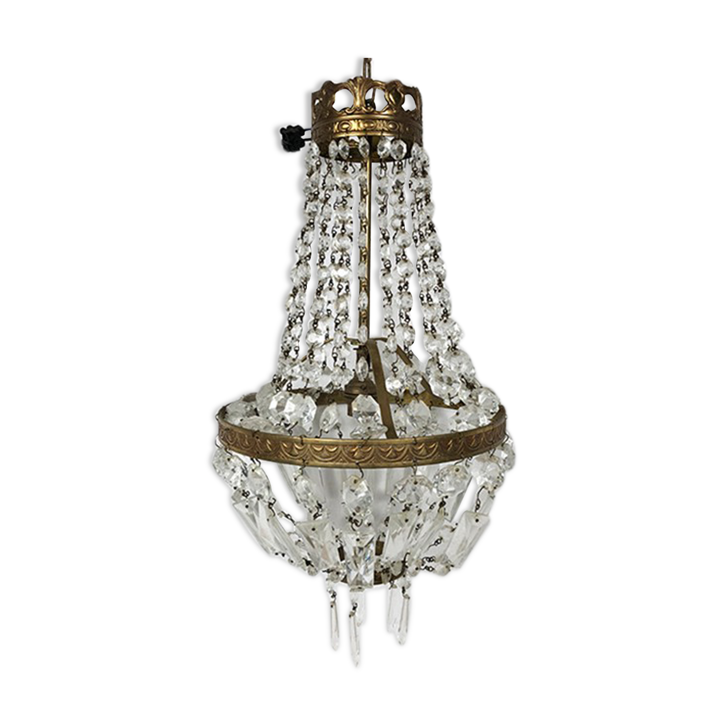 Small hot air balloon chandelier with grapevines