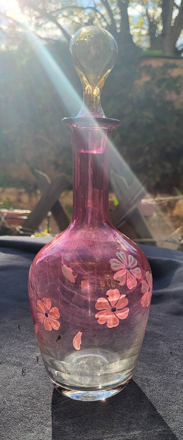 Enamelled pink liquor service