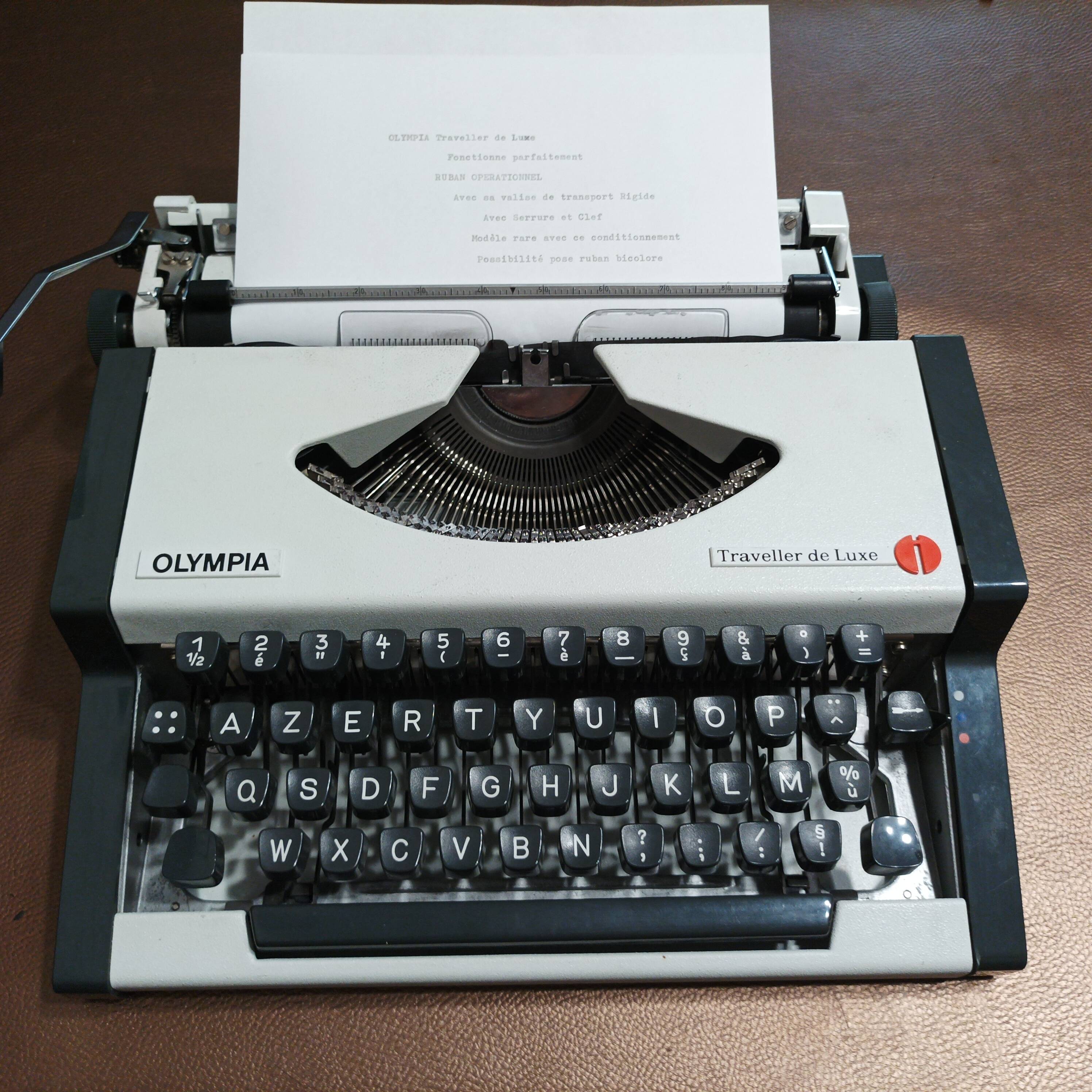 Olympia Traveller de Luxe White Typewriter