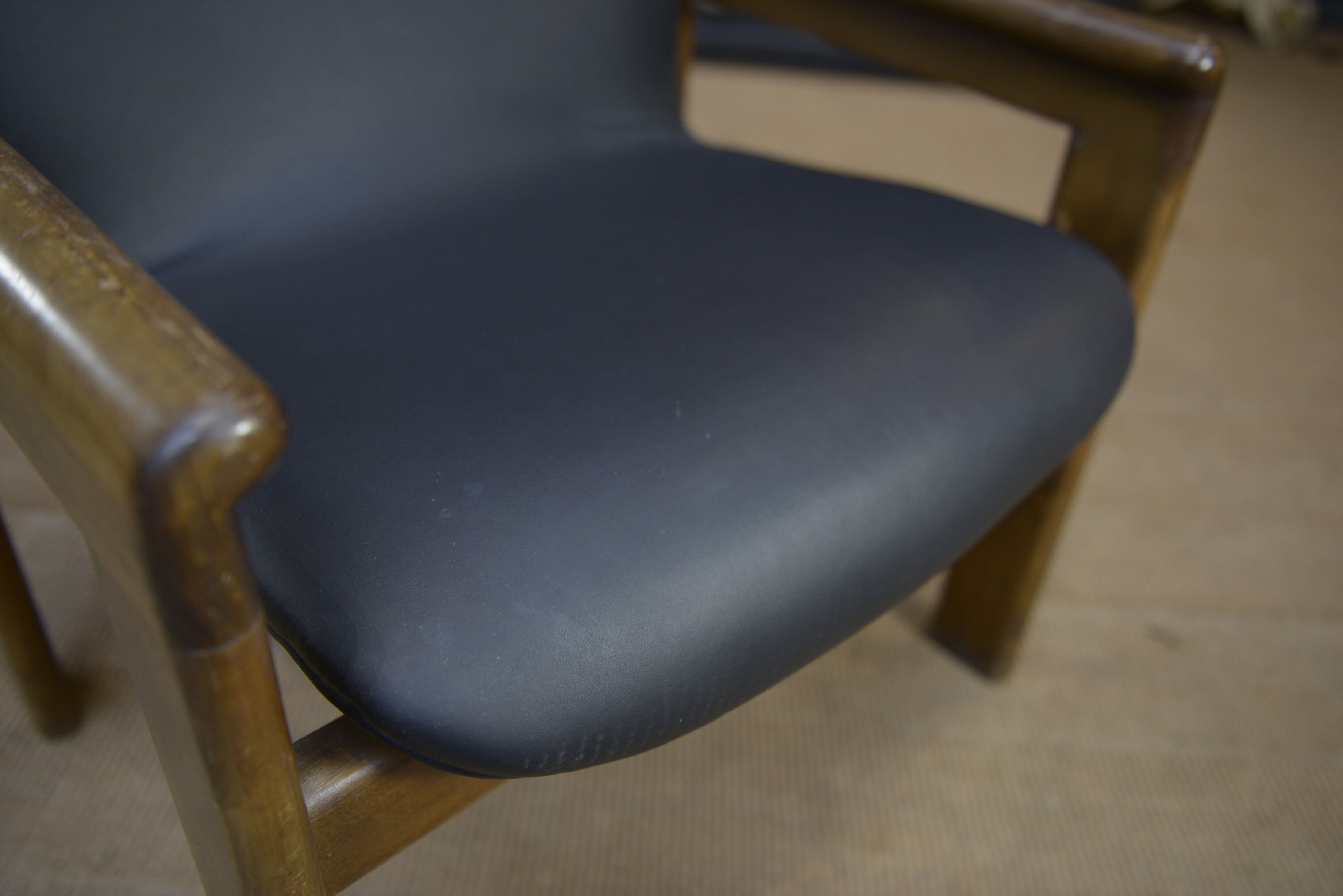 Leather and beech armchair Vintage 1970