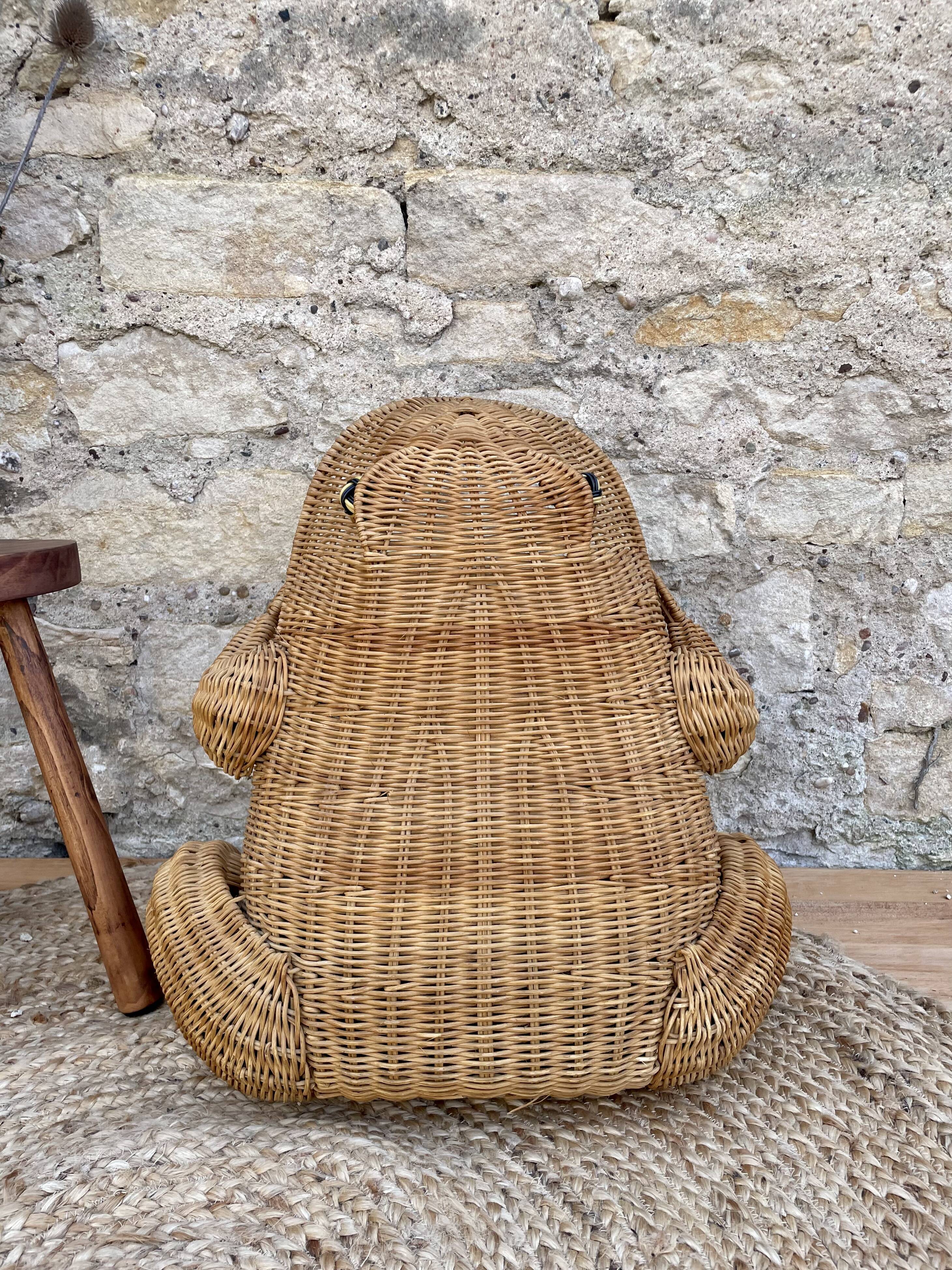 Rattan frog magazine holder