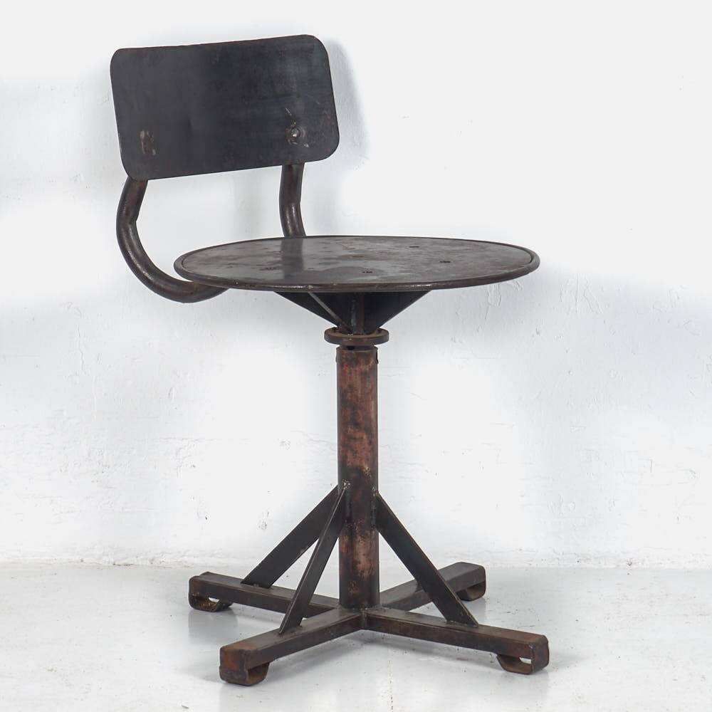 Old iron chair (c.1920)