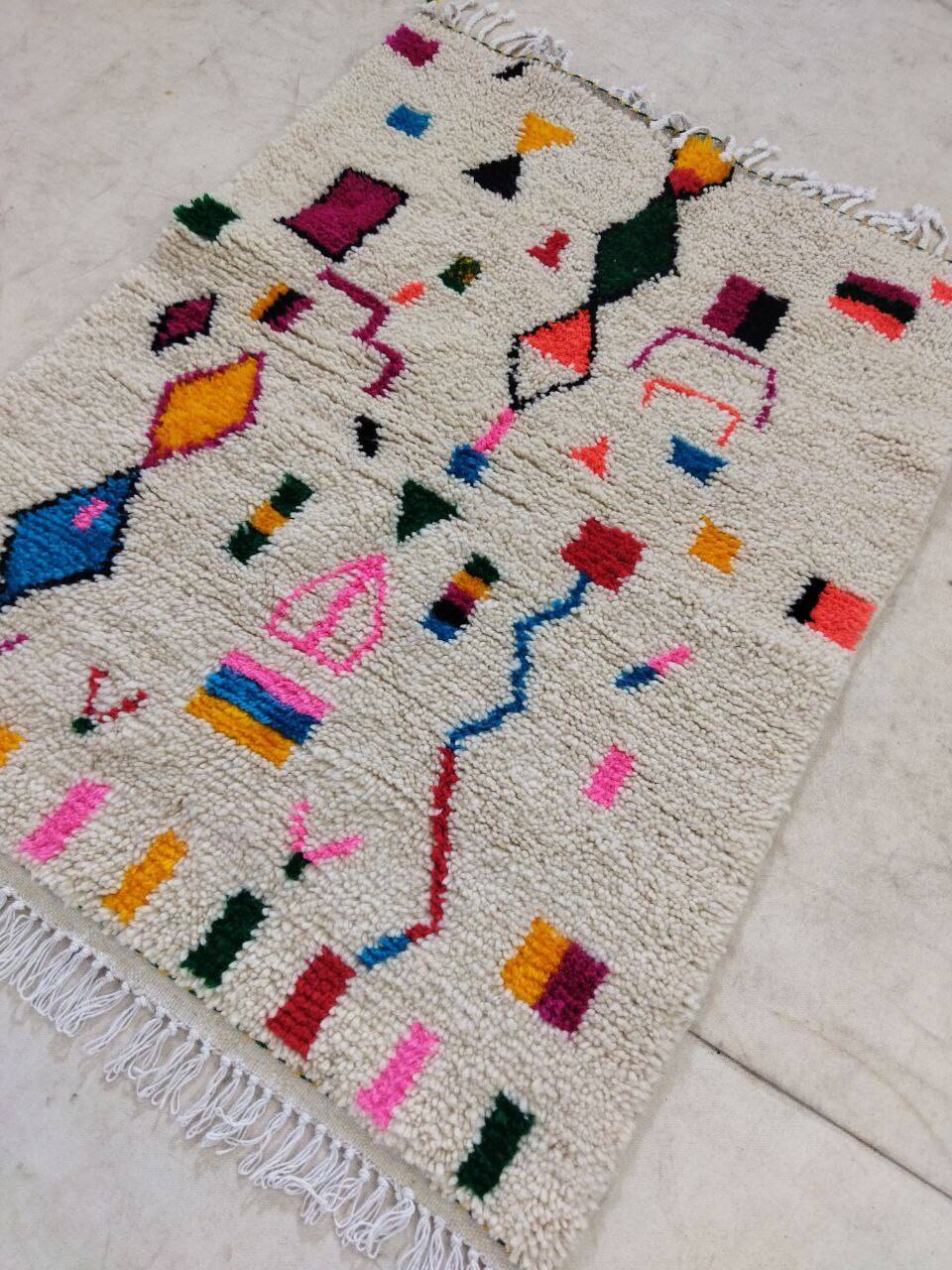 Handmade moroccan berber rug 138 x 104 cm