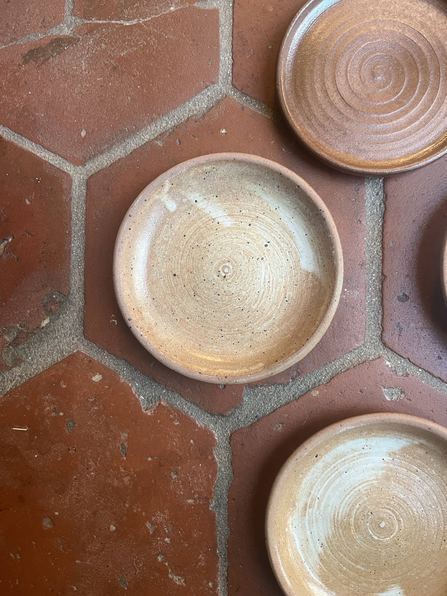 6 small stoneware plates