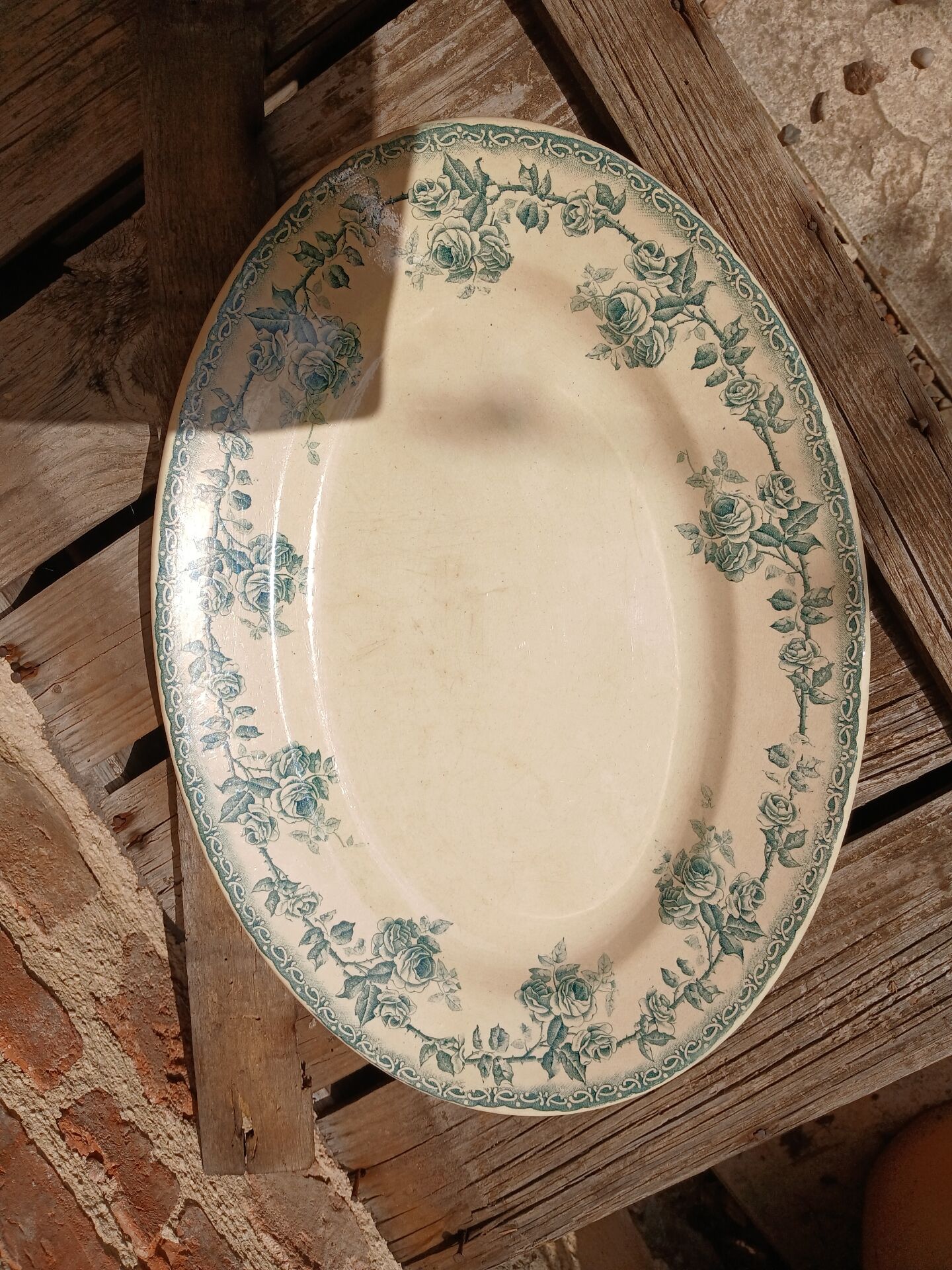 Plat ancien en terre de fer Choisy le Roi 