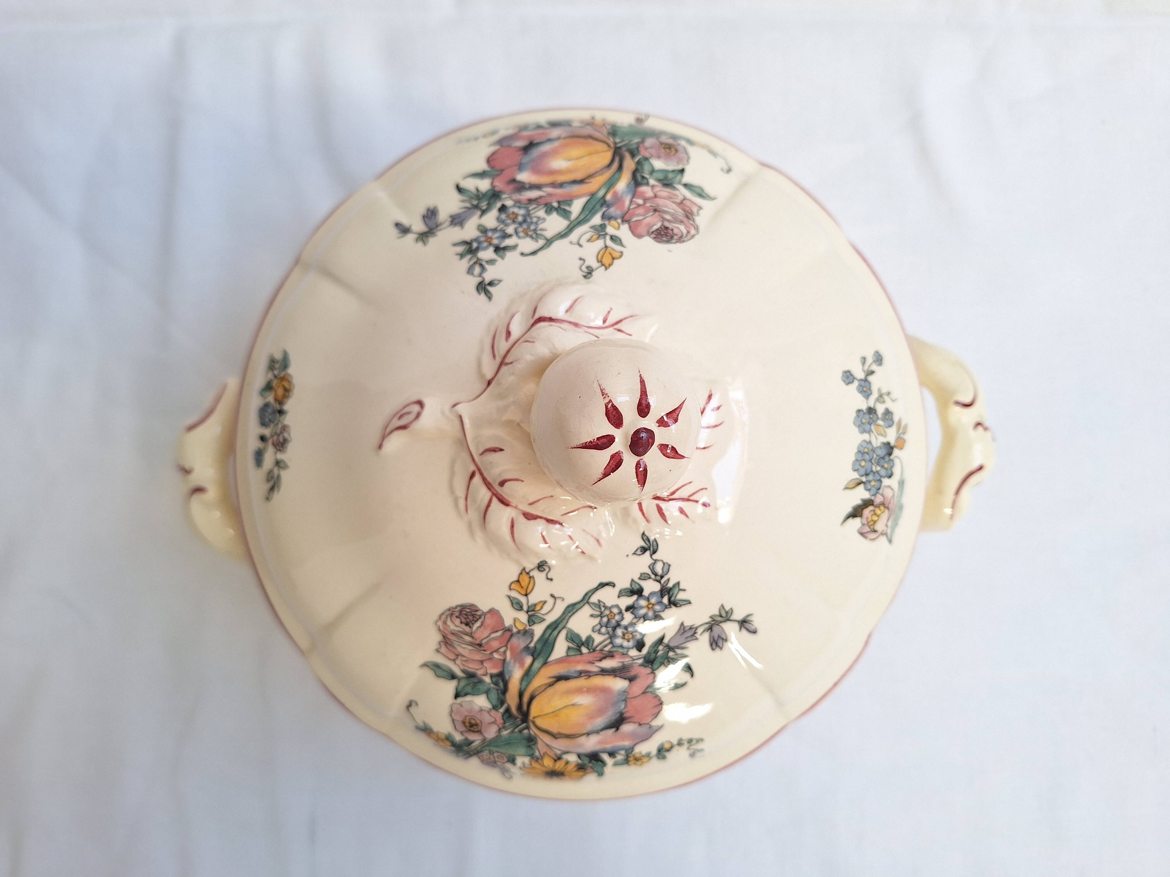 Soup tureen Digoin Sarreguemines Model Lorraine