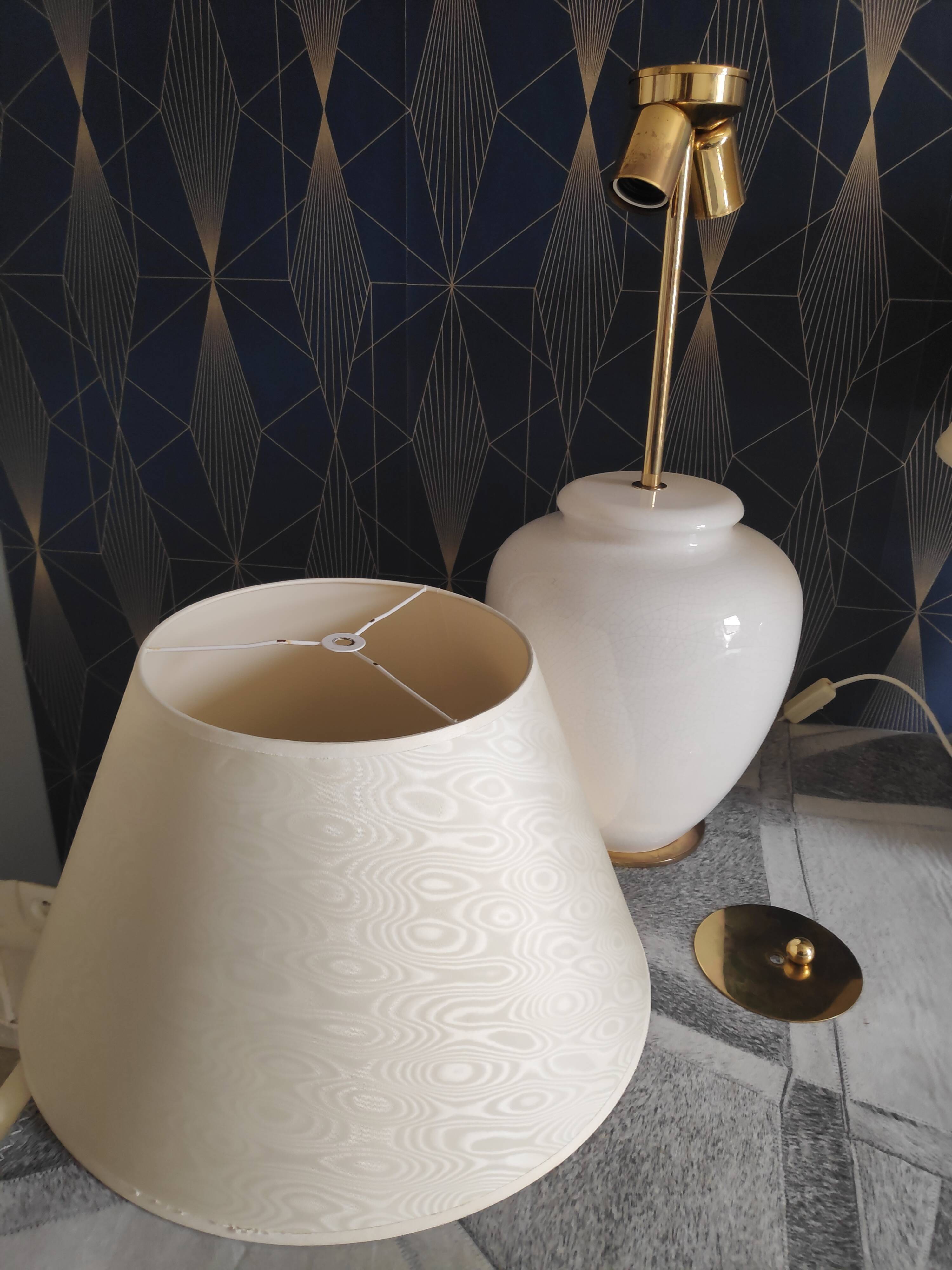 Lamps 2 white cracked ceramic foot fires