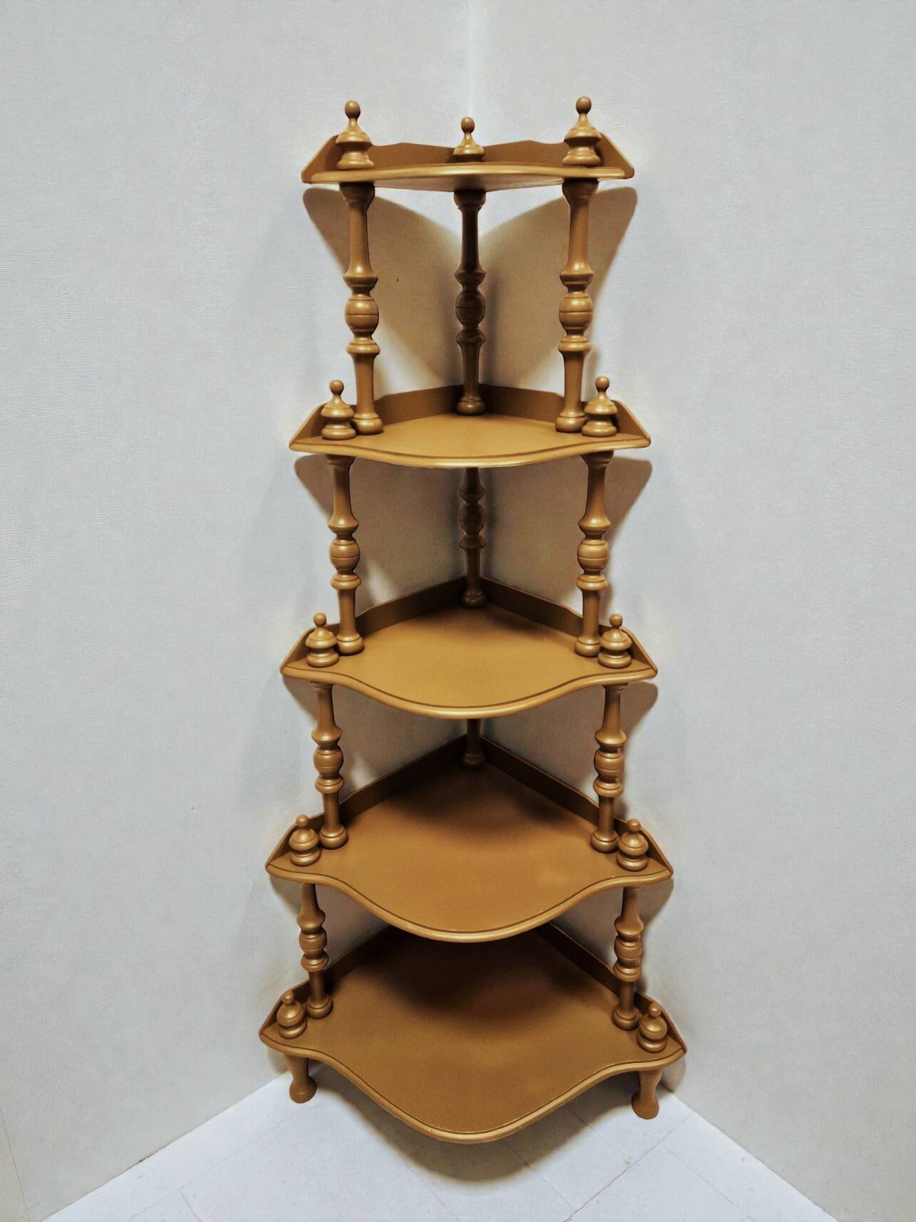 Large corner shelf in turned wood, Napoleon III style.