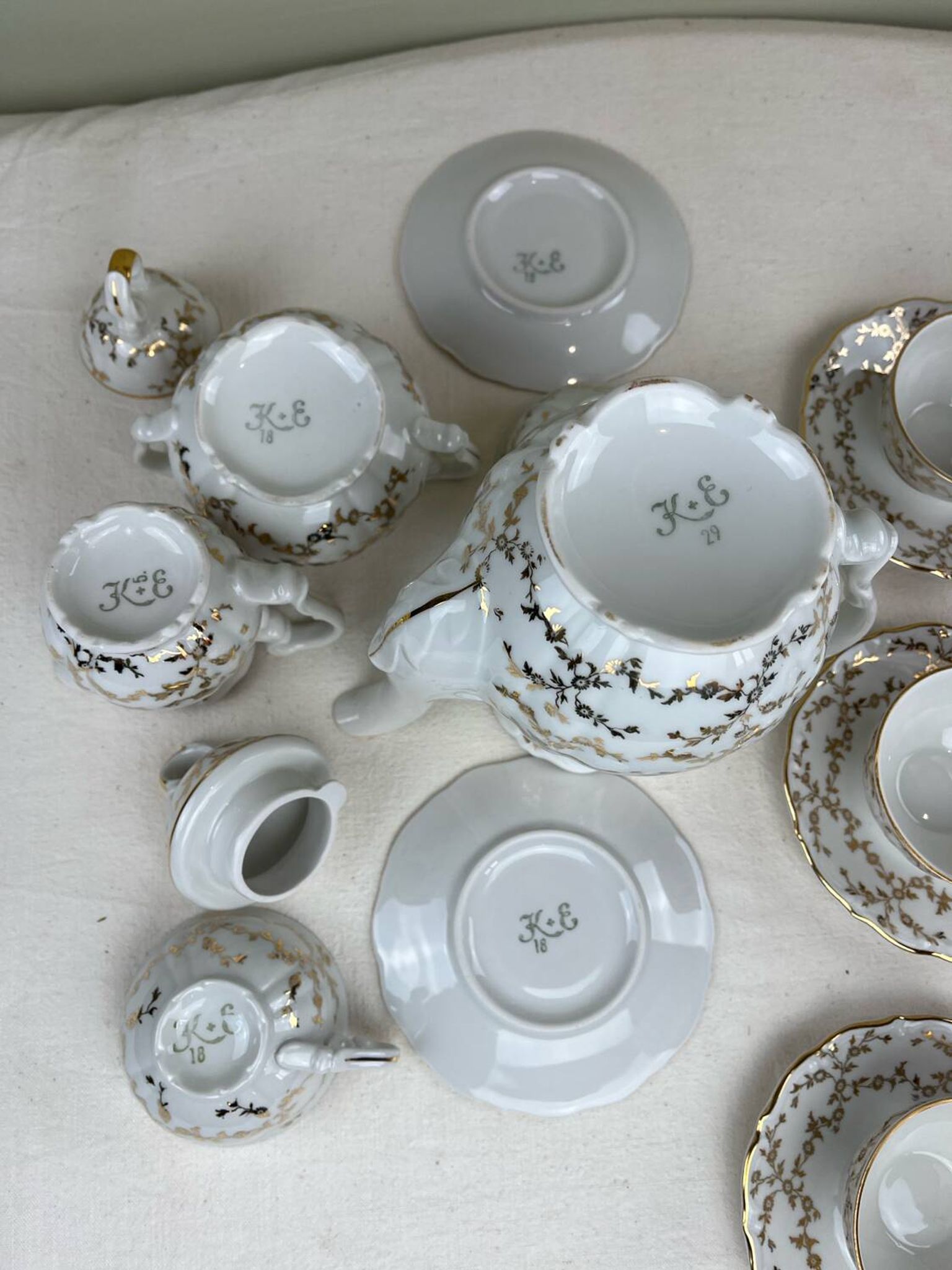 Antique coffee service in fine gilded porcelain – for 6 people – Vintage