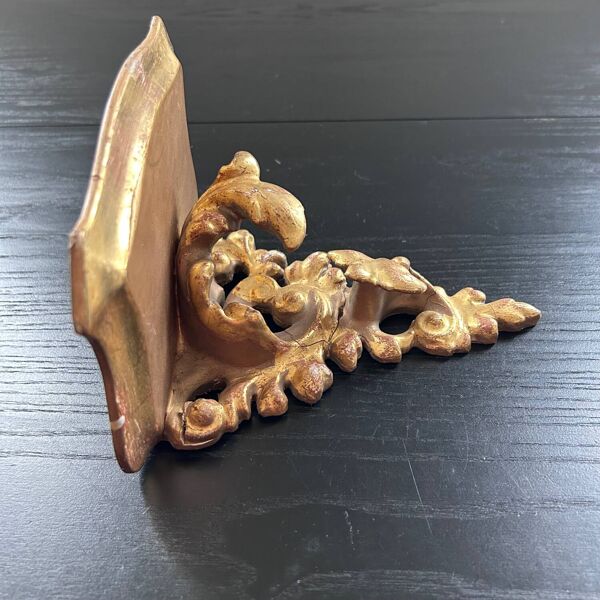 Console dorée style rocaille