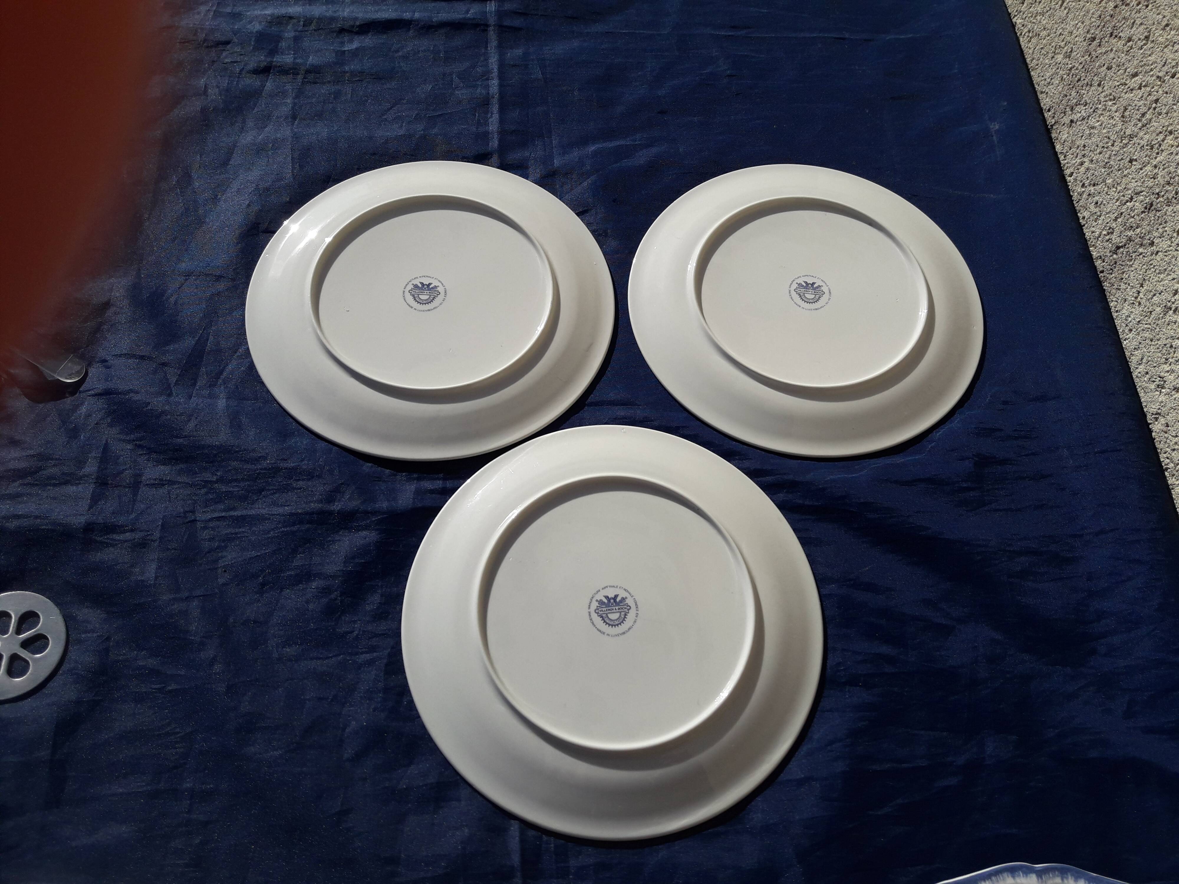 3 dessert plates Villeroy - Boch model orange and violet flowers diam 20.5 cm