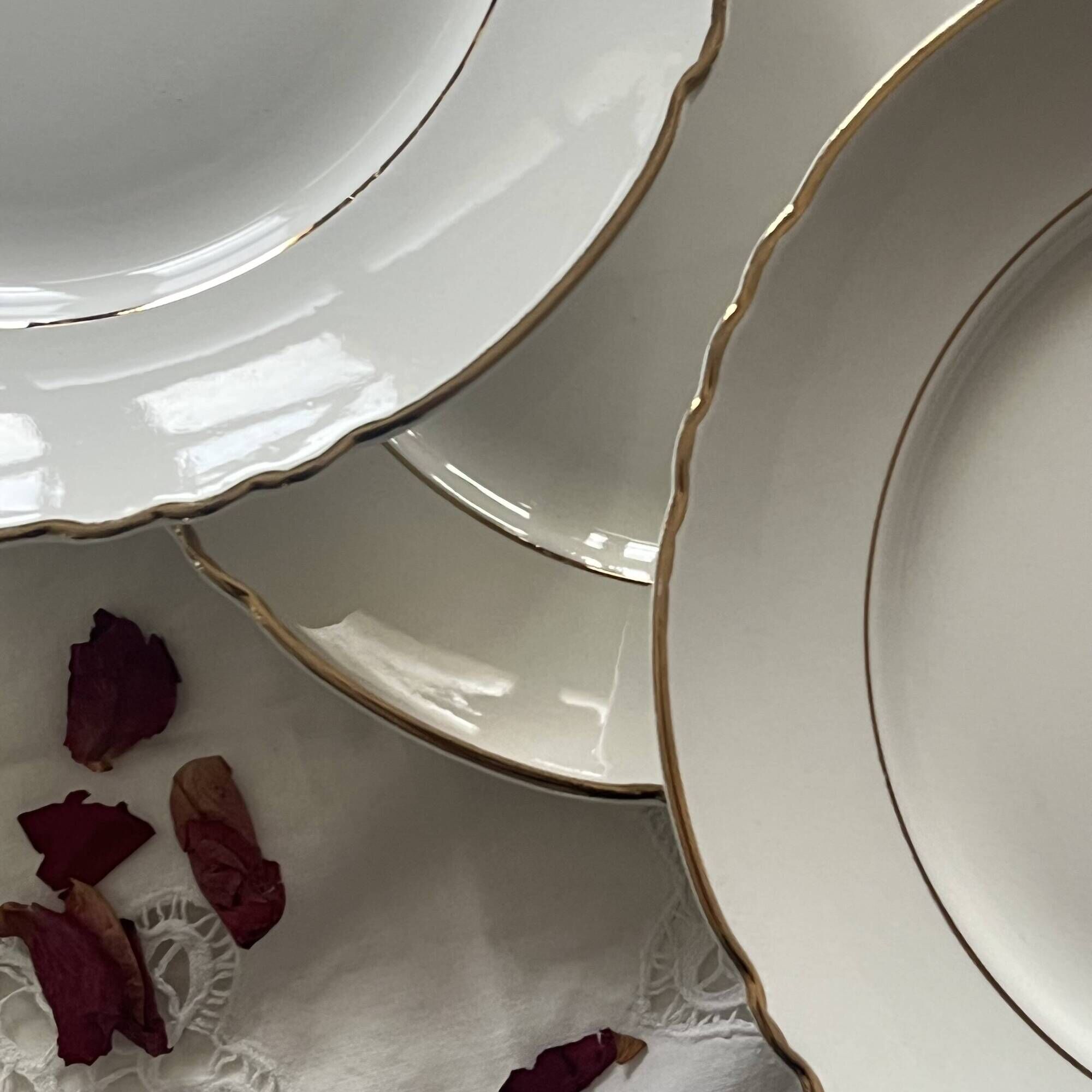 6 antique earthenware flat plates in off-white with gilding from Moulin des Loups.