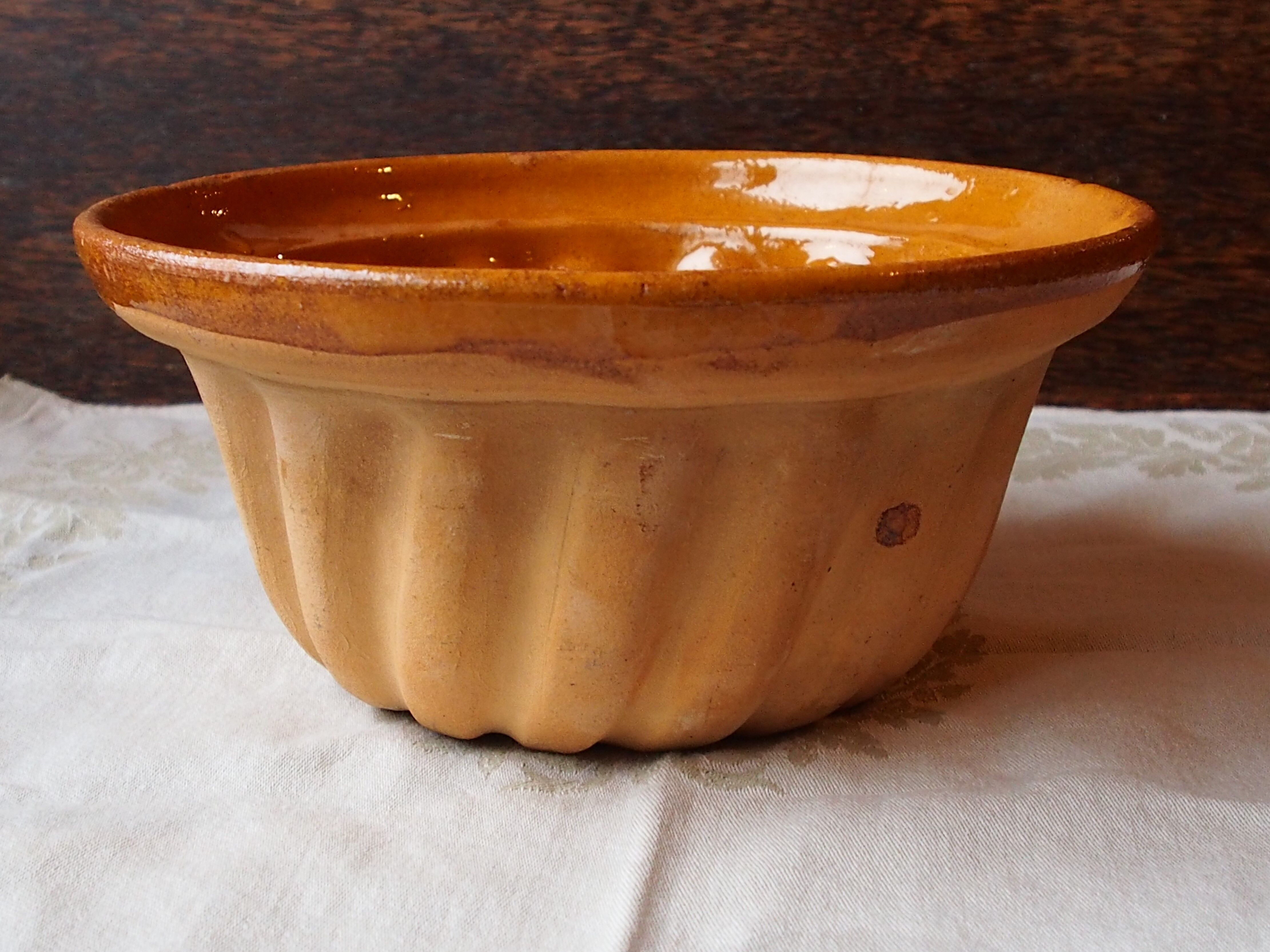 Glazed clay kouglof mould