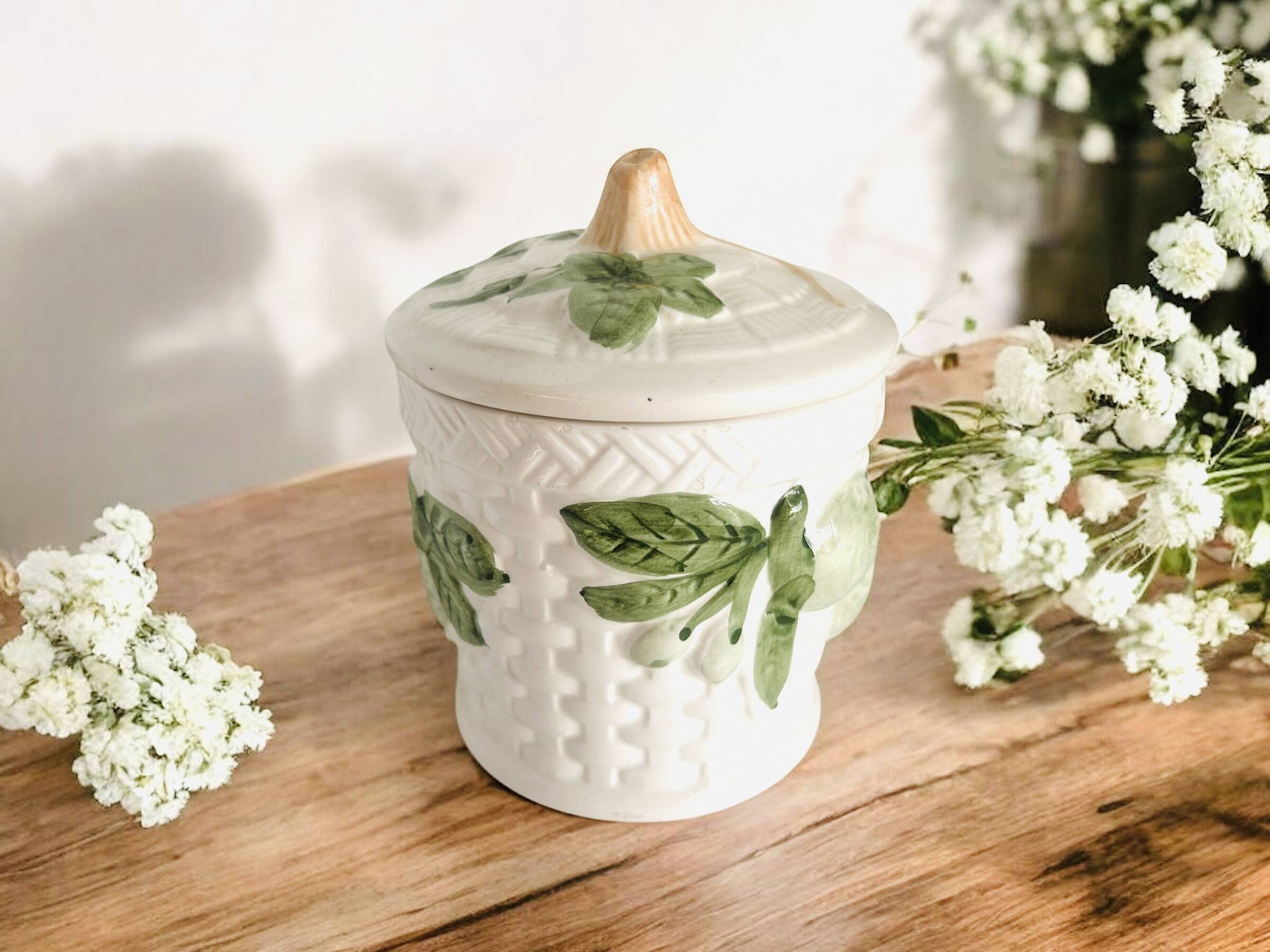 Sugar bowl in barbotine with leaf and green fruit motifs in relief