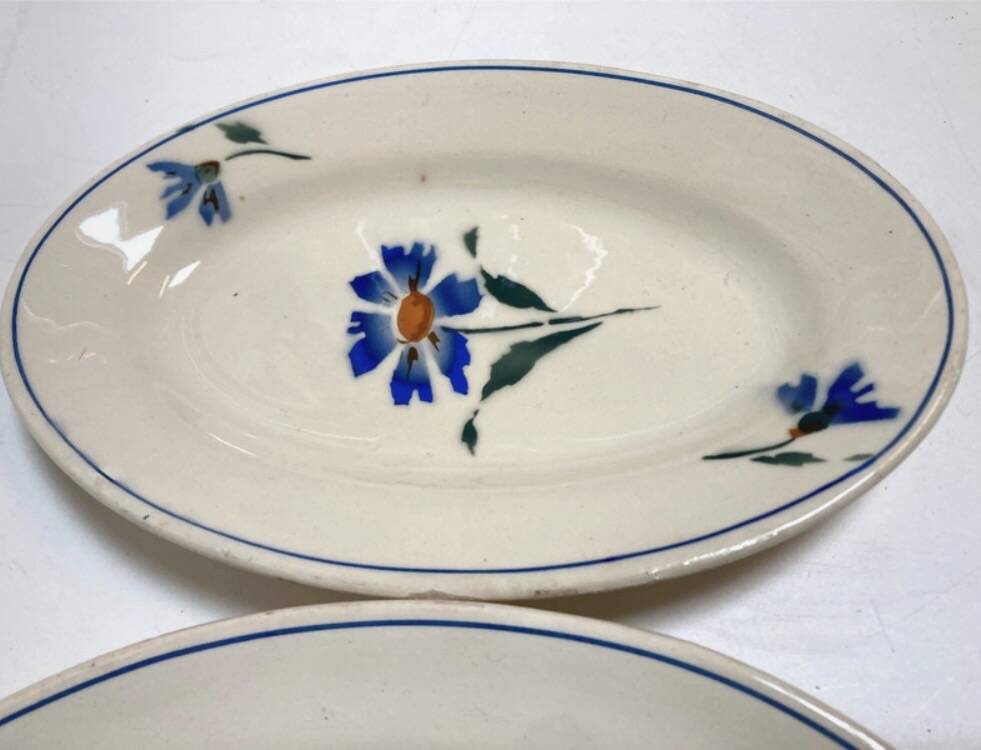 Many oval service dishes Moulin des Loups Hamage