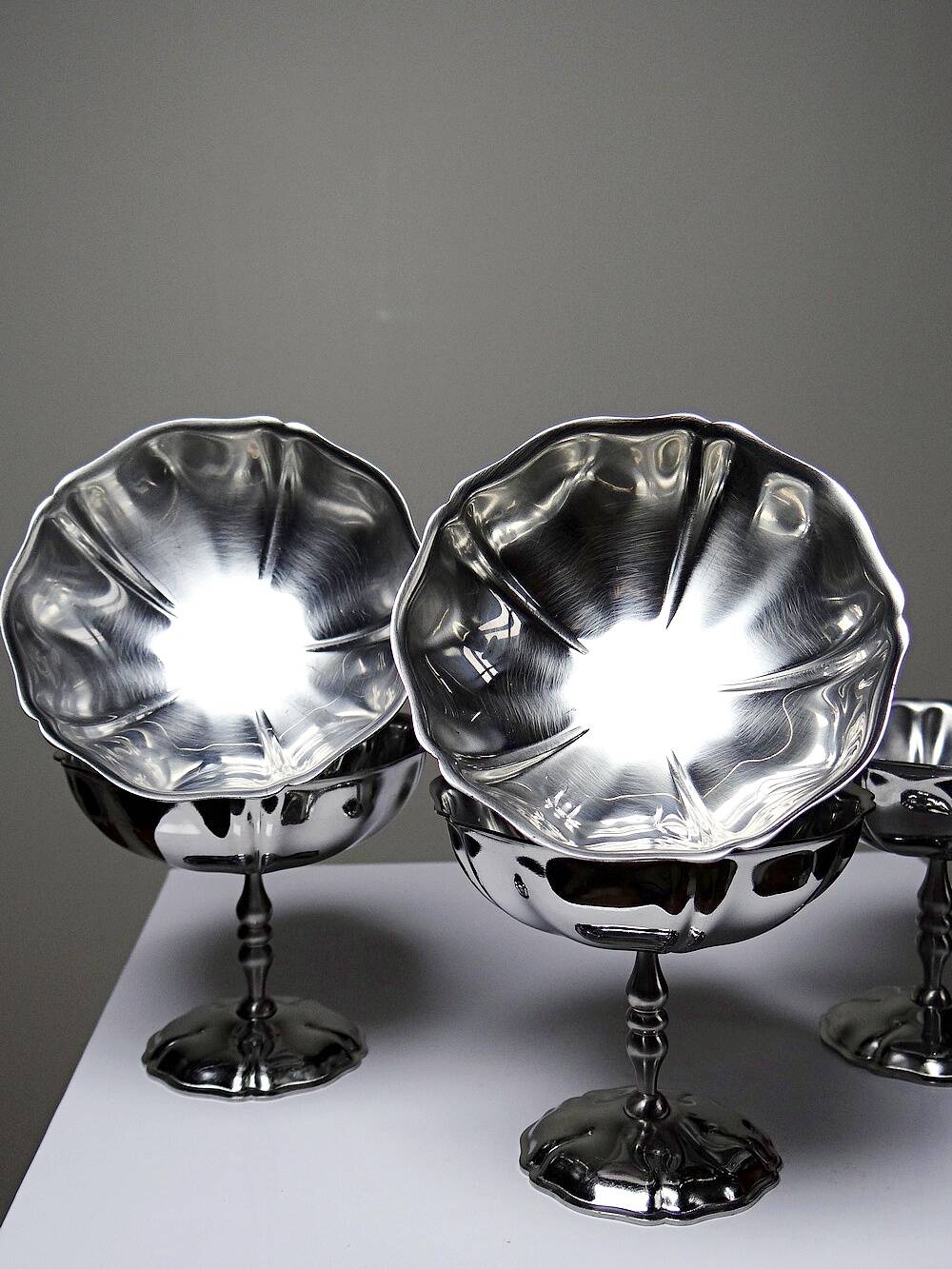 5 vintage-style bistro-style stainless steel dessert bowls on feet