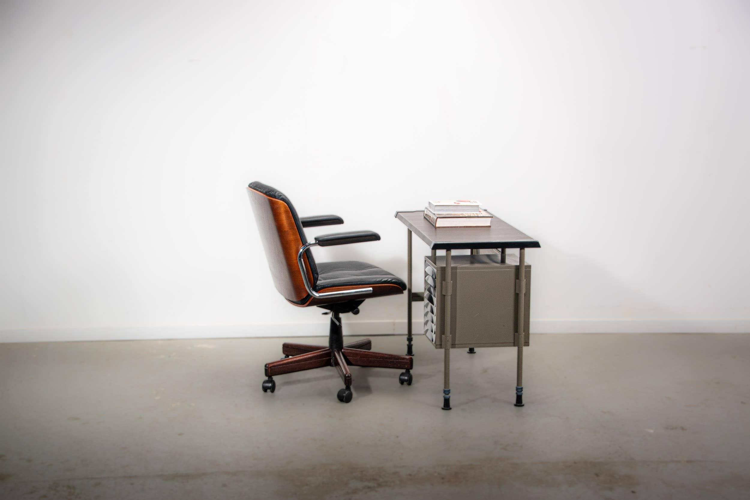 Spazio series typewriter desk by Studio BBPR for Olivetti, circa 1960