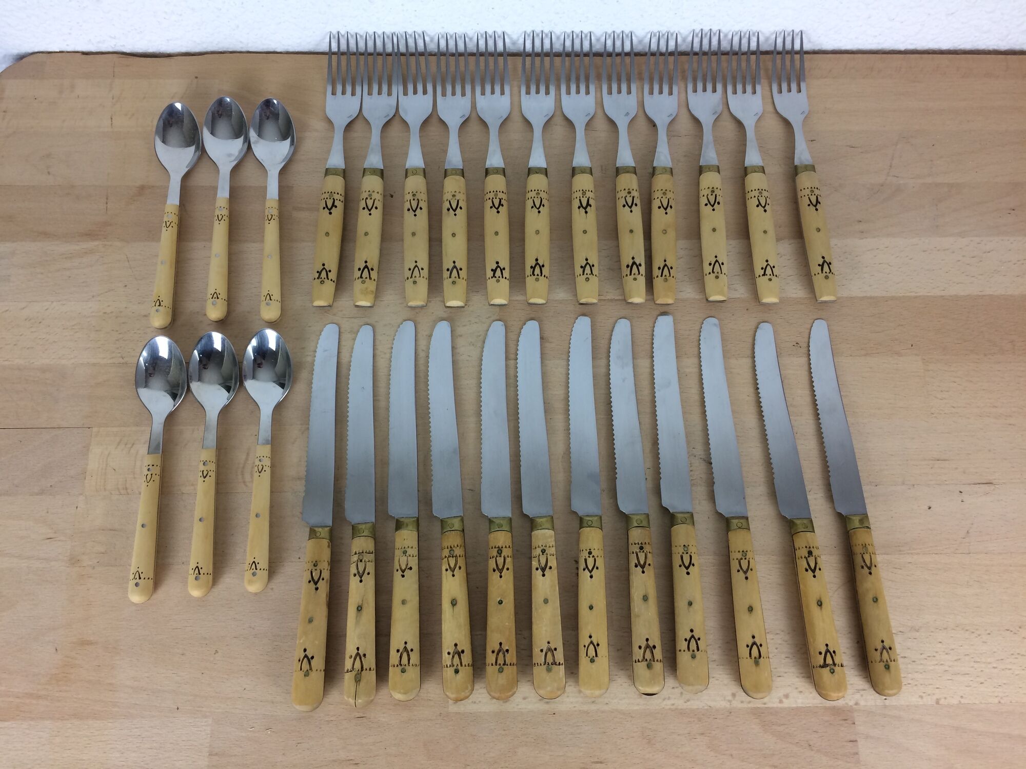 Nontron cutlery 12 knives 12 forks 6 wooden and stainless steel spoons