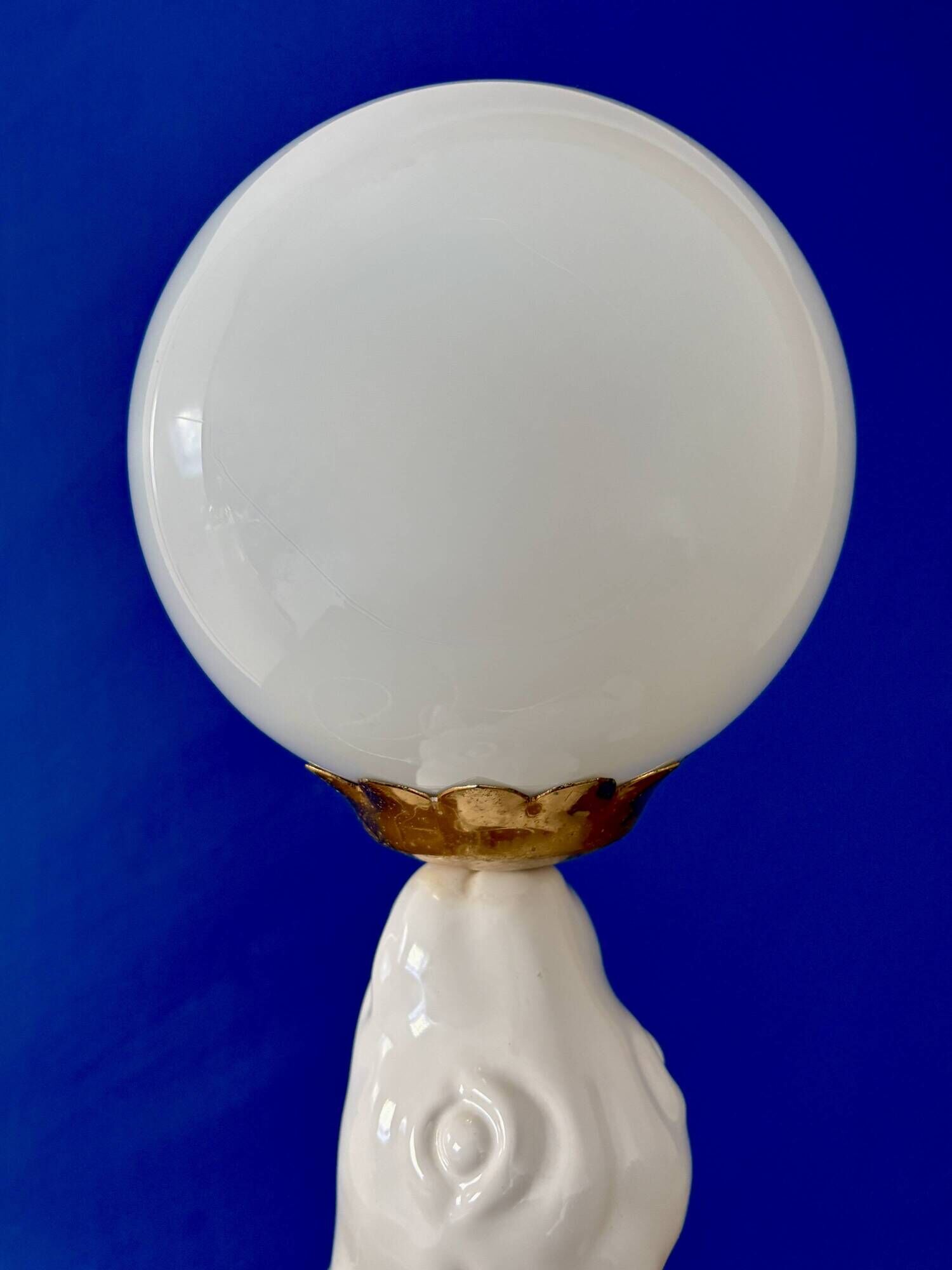 Vintage seal lamp in white ceramic and opaline.