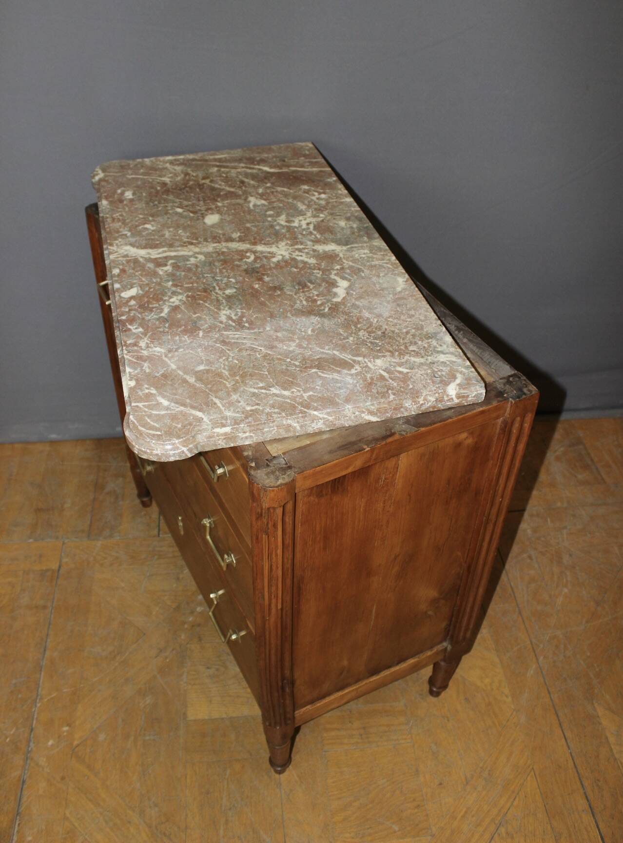 Louis XVI commode in cherry wood, 18th century.