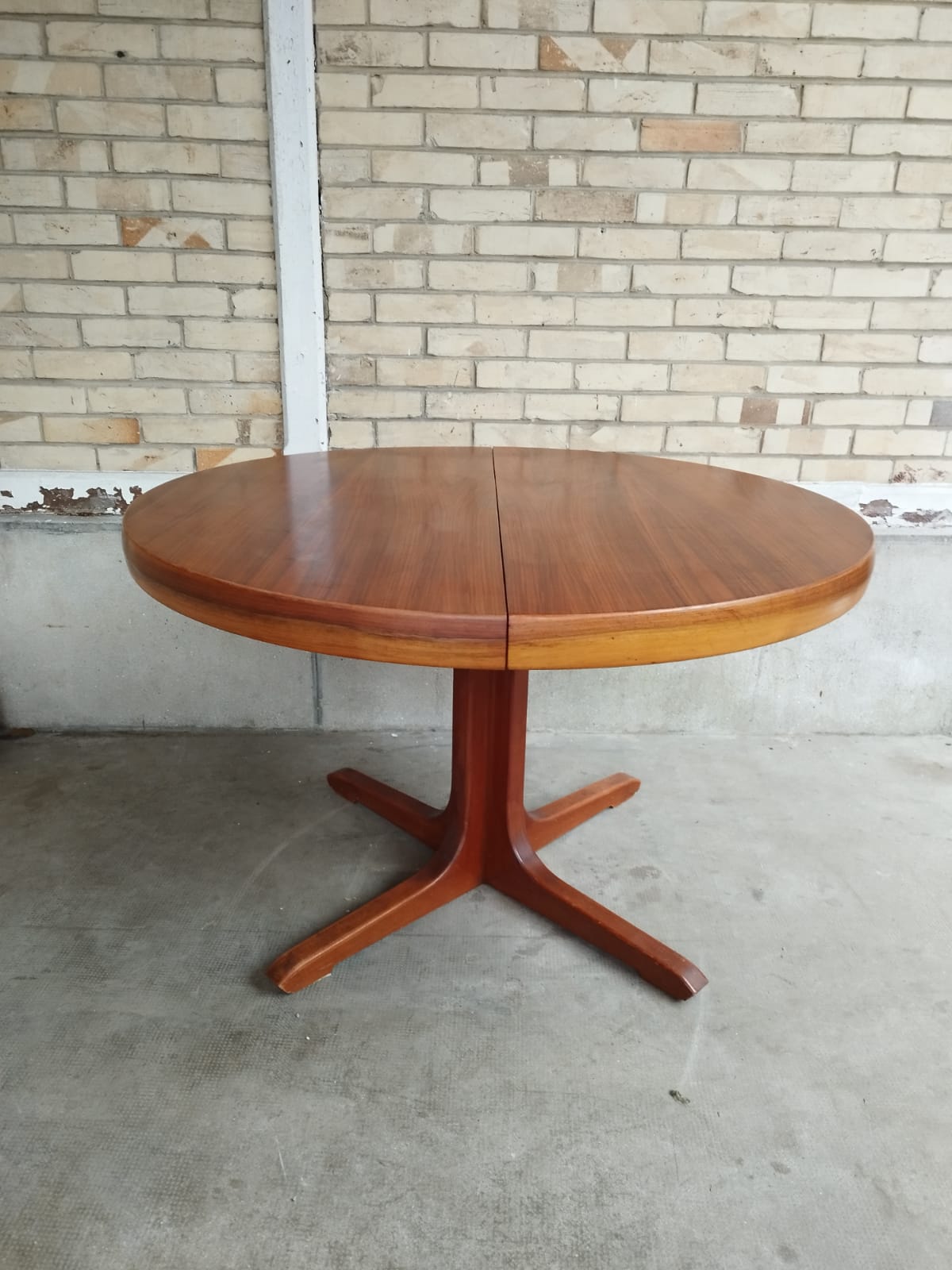 Vintage baumann round scandinavian table extendable a system