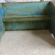 Banc repose-pieds patiné