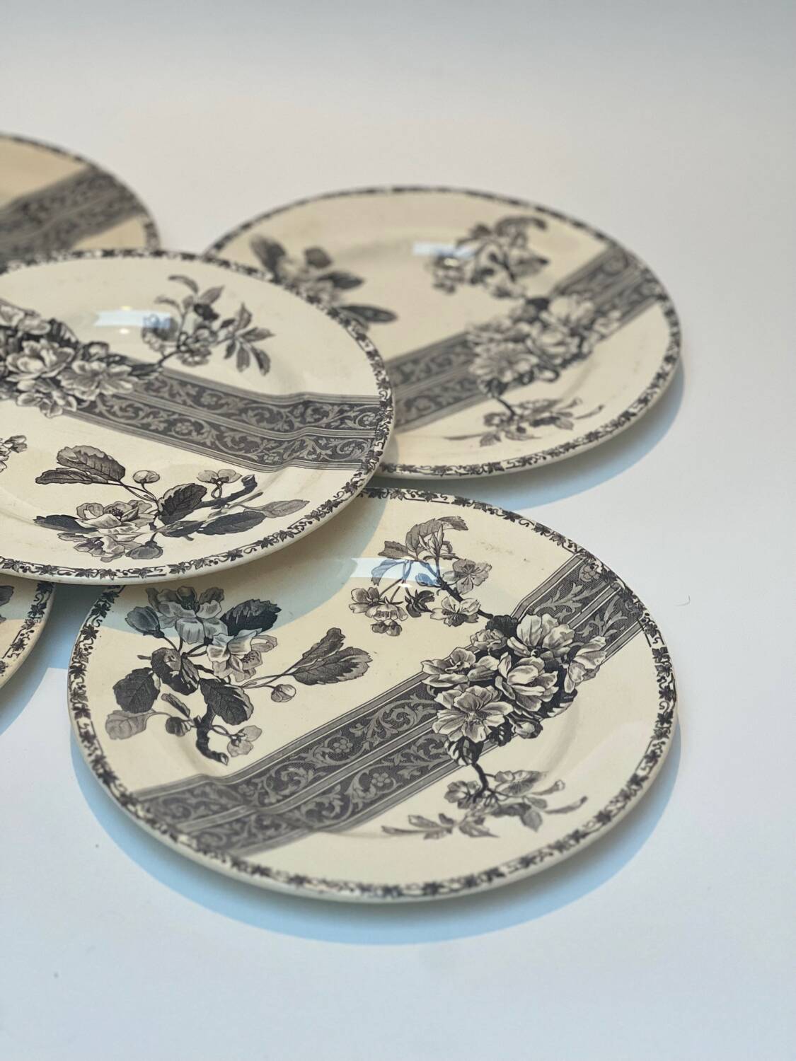 Floral iron earth plate