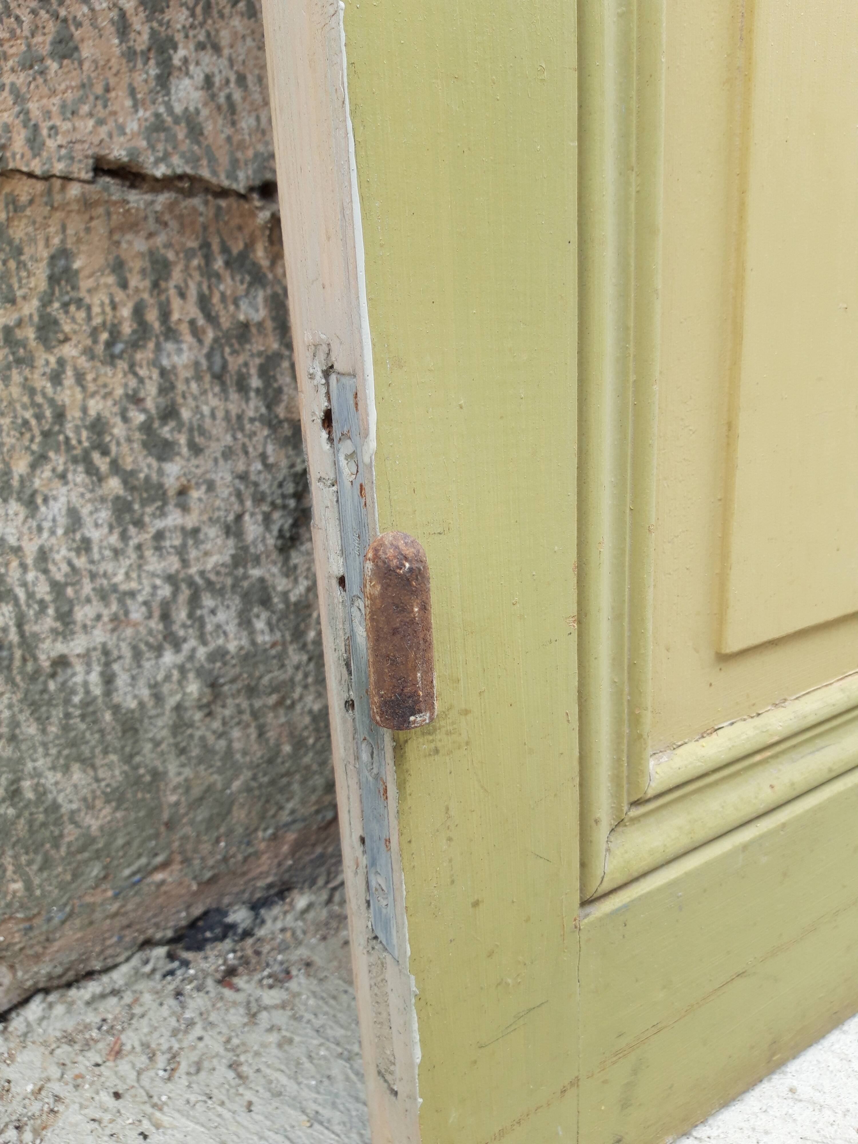 Ancienne porte de communication moulurée