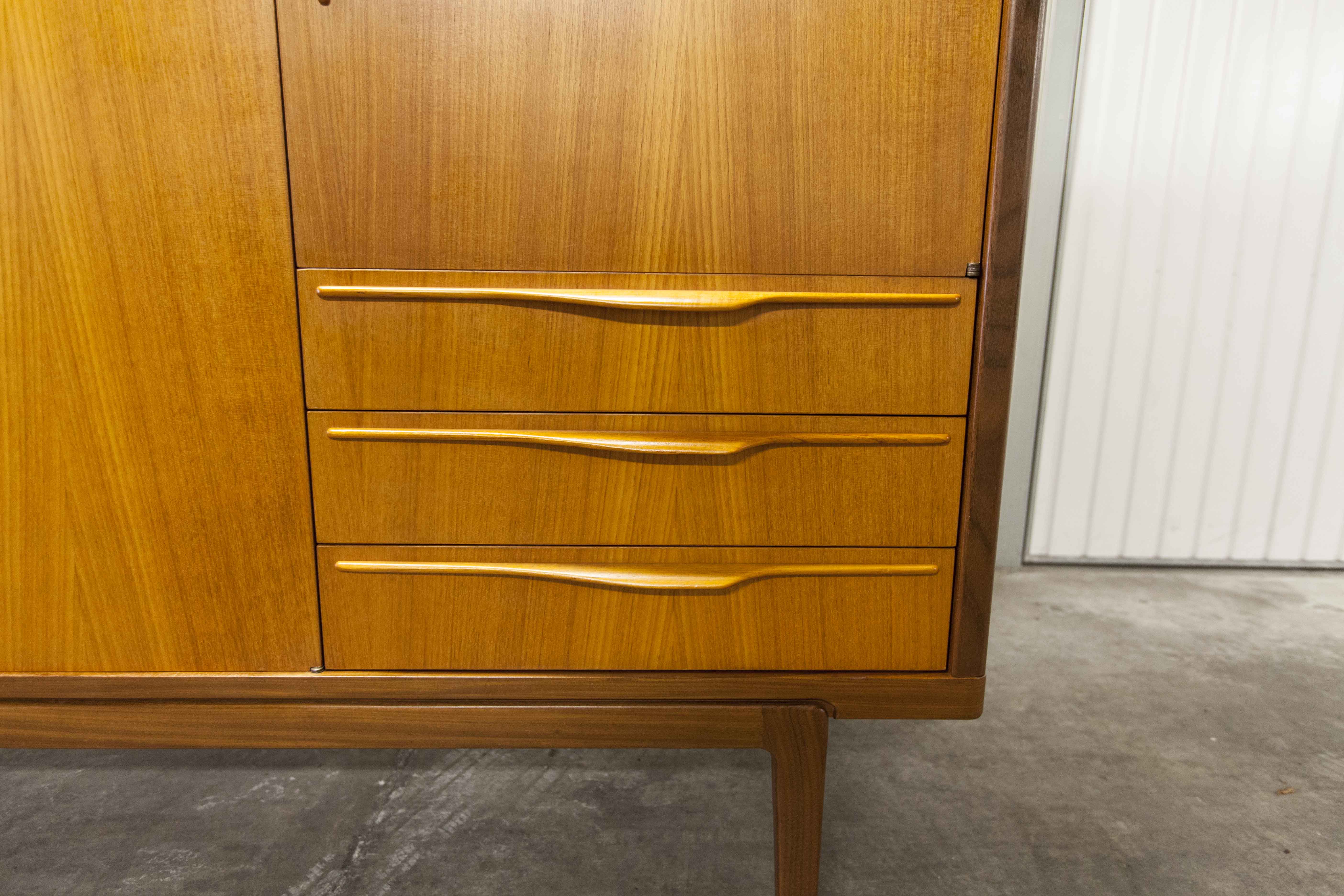 Armoire scandinave en teck 1969 NF Ameublement 202