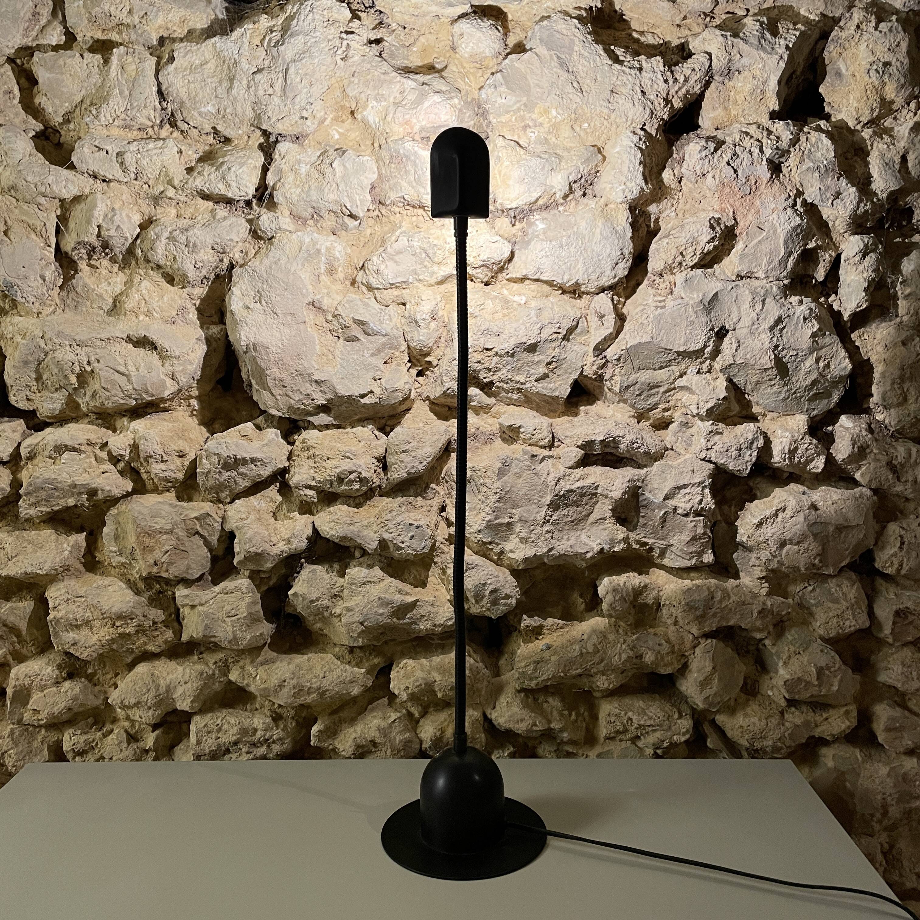 Desk or bedside lamp – black metal, 90s design, made in France