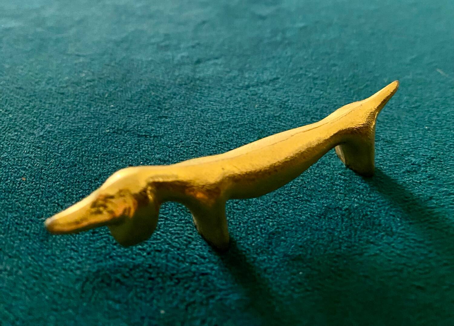 6 dog-shaped knife holders in fine gold-plated metal