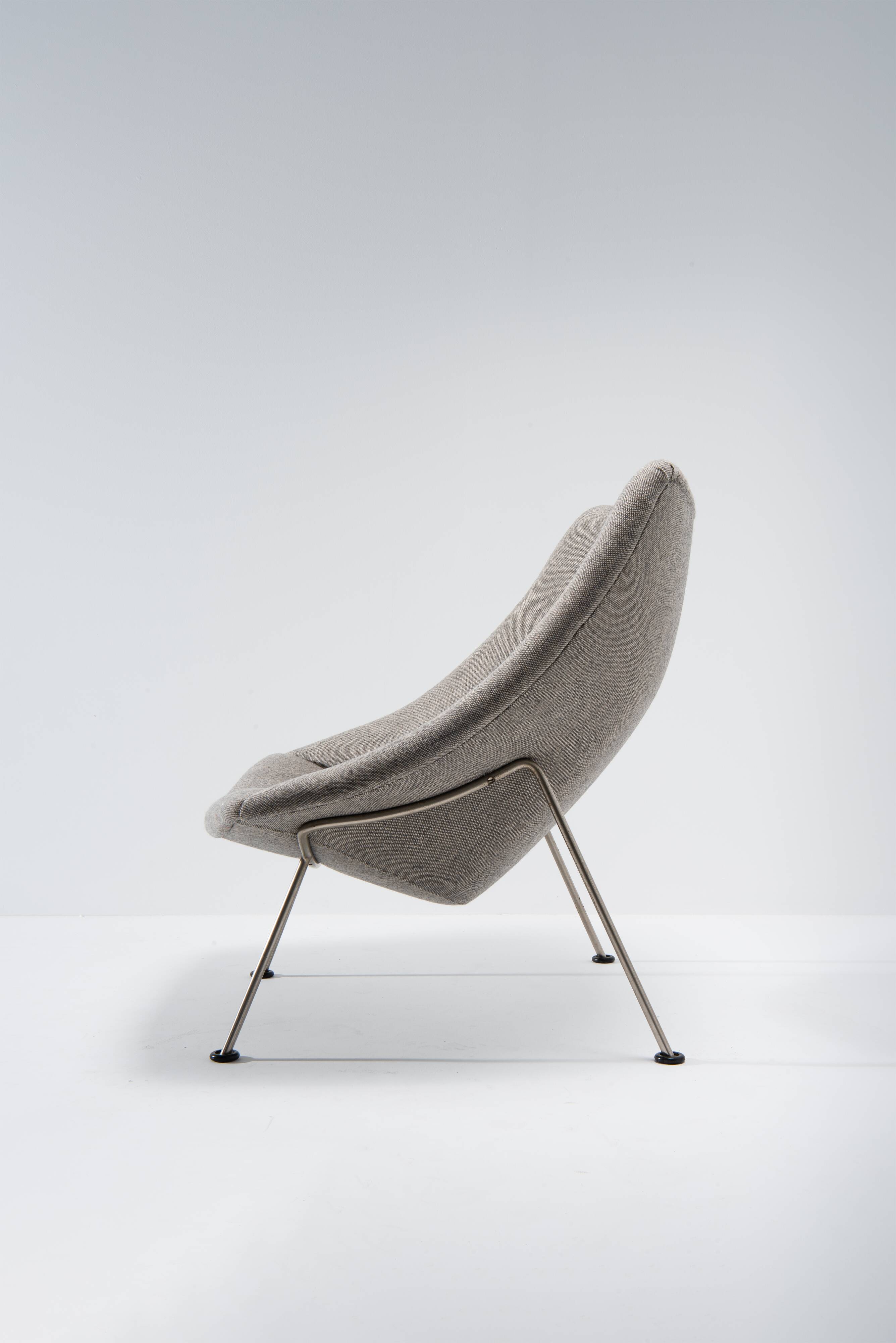 Oyster chair with Ottoman - Pierre Paulin