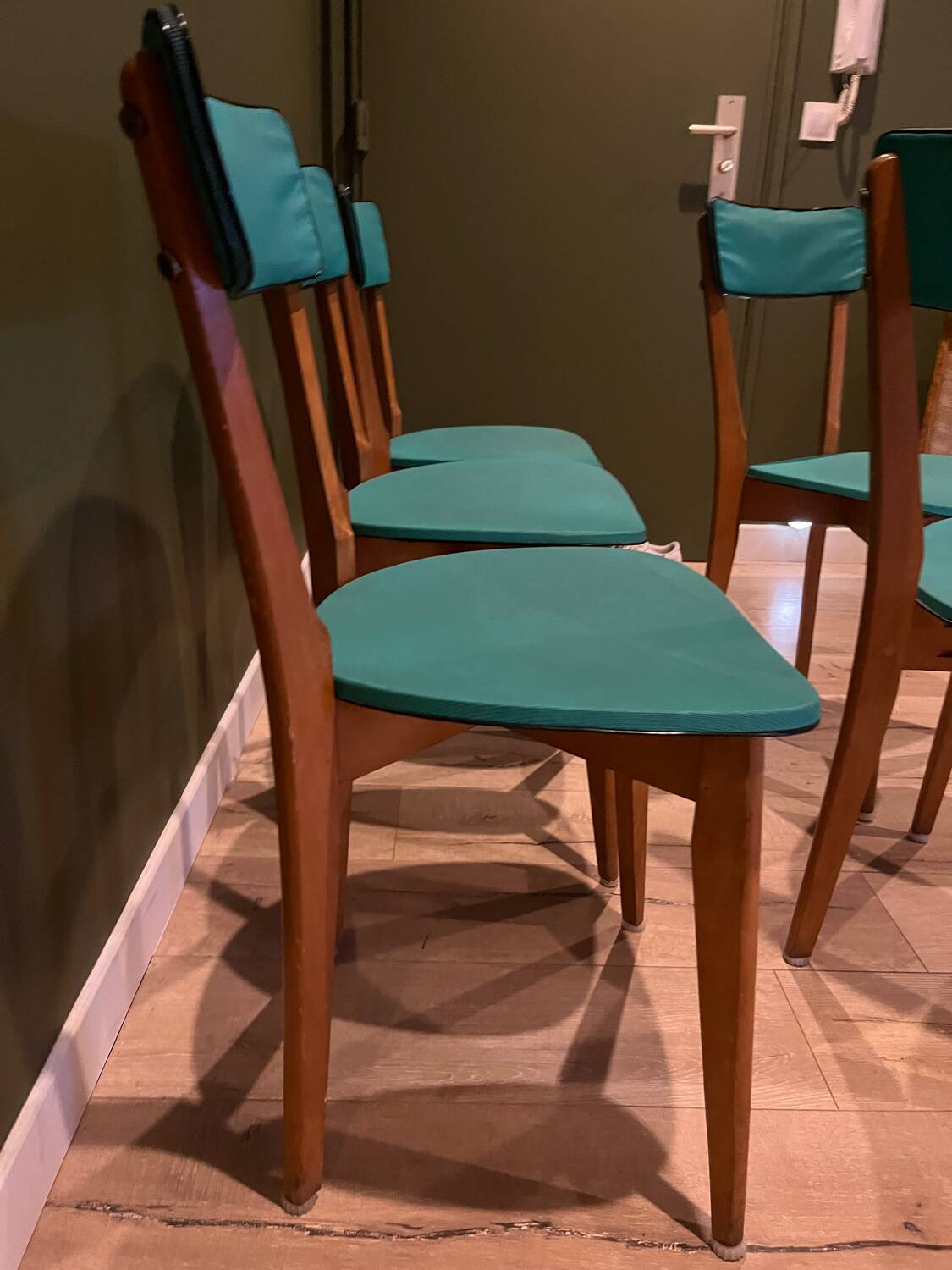 Ensemble de 5 chaises vertes vintage 50