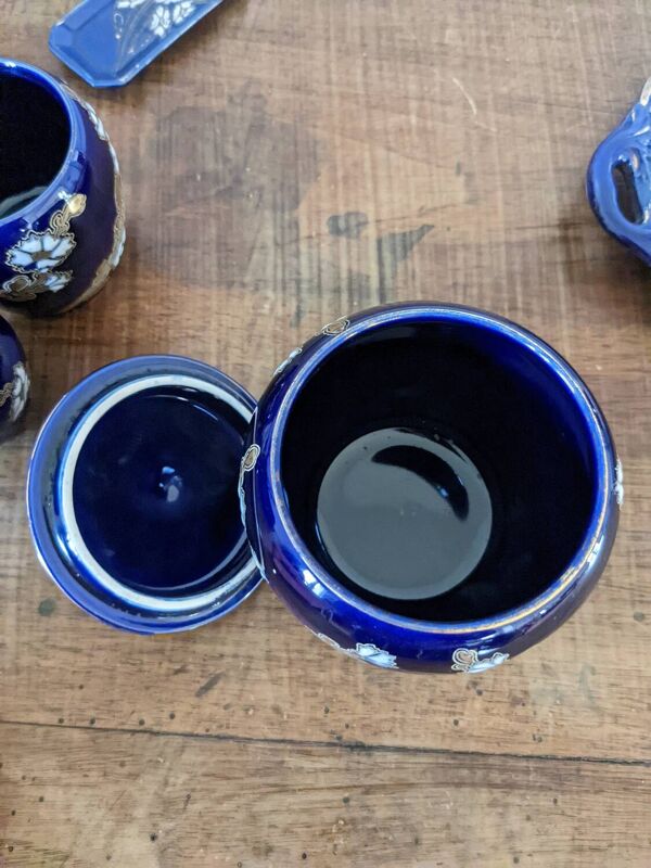 Ensemble plateau et ses pots en faïence