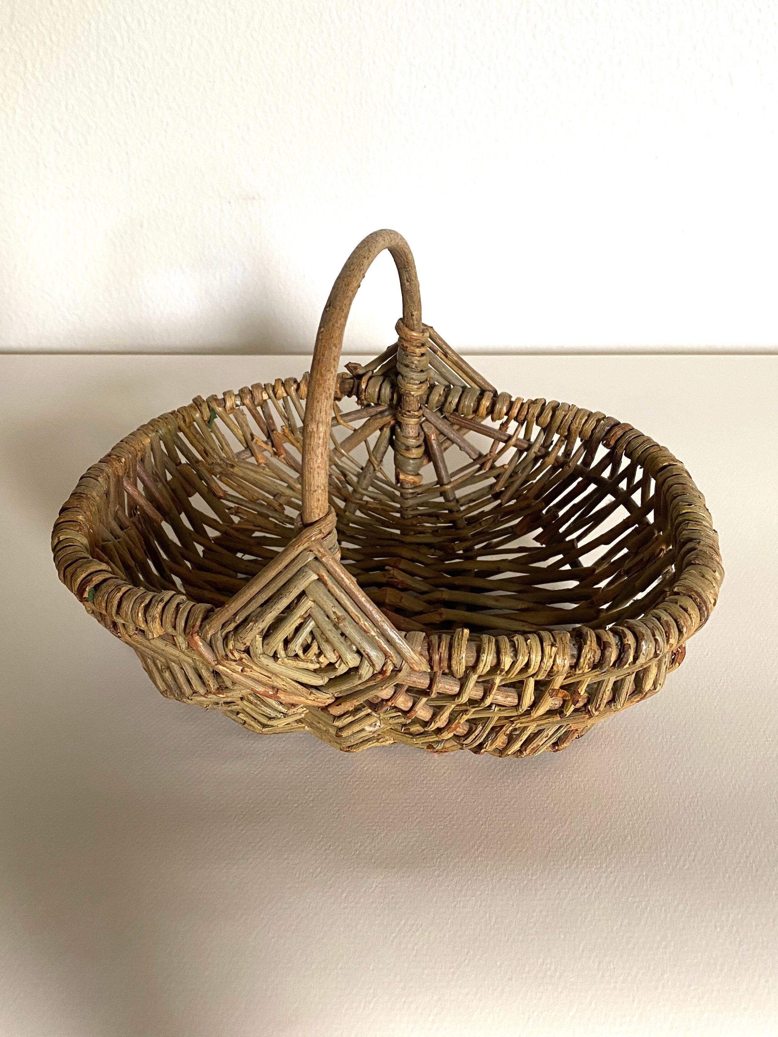 Small wicker basket
