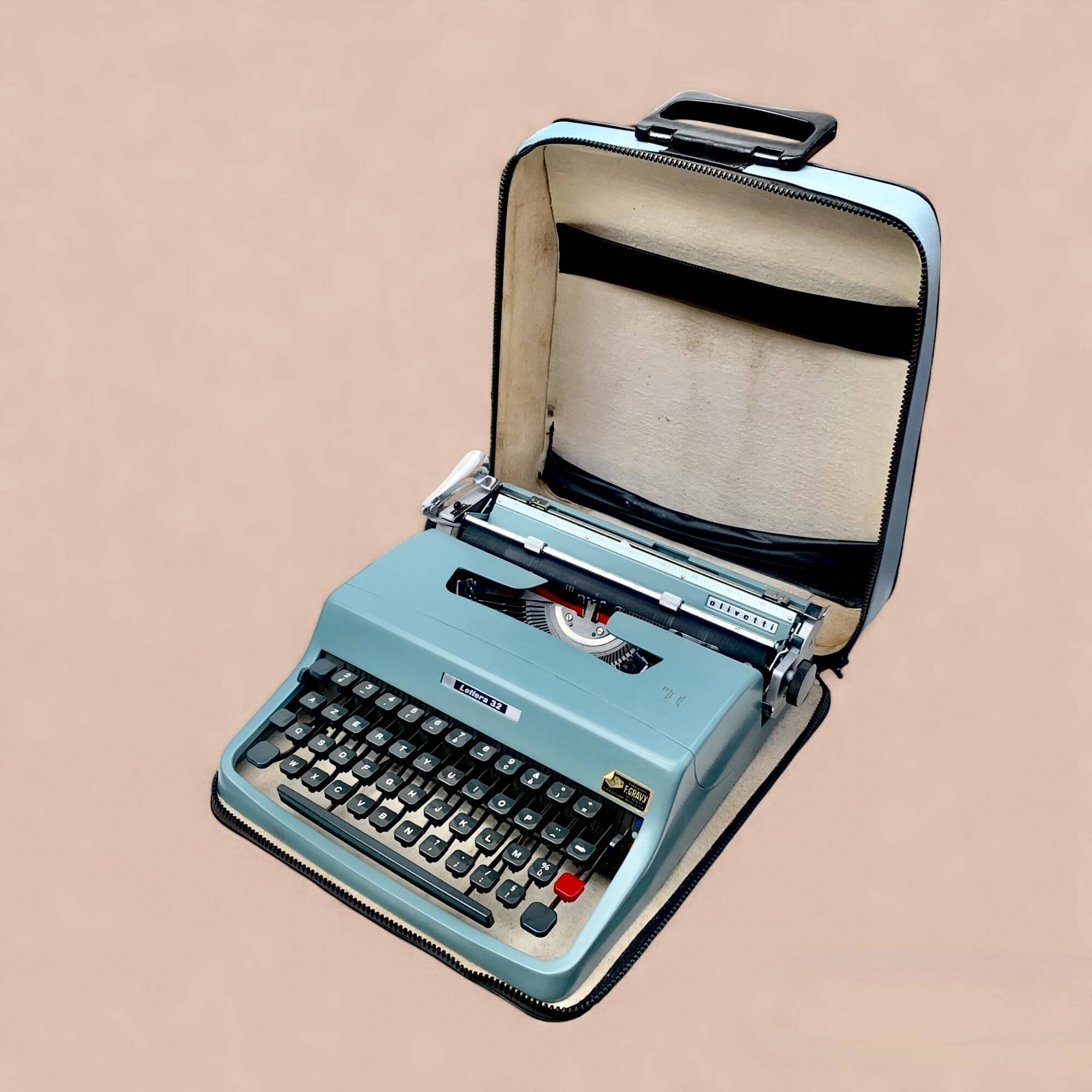Olivetti Lettera 32 typewriter