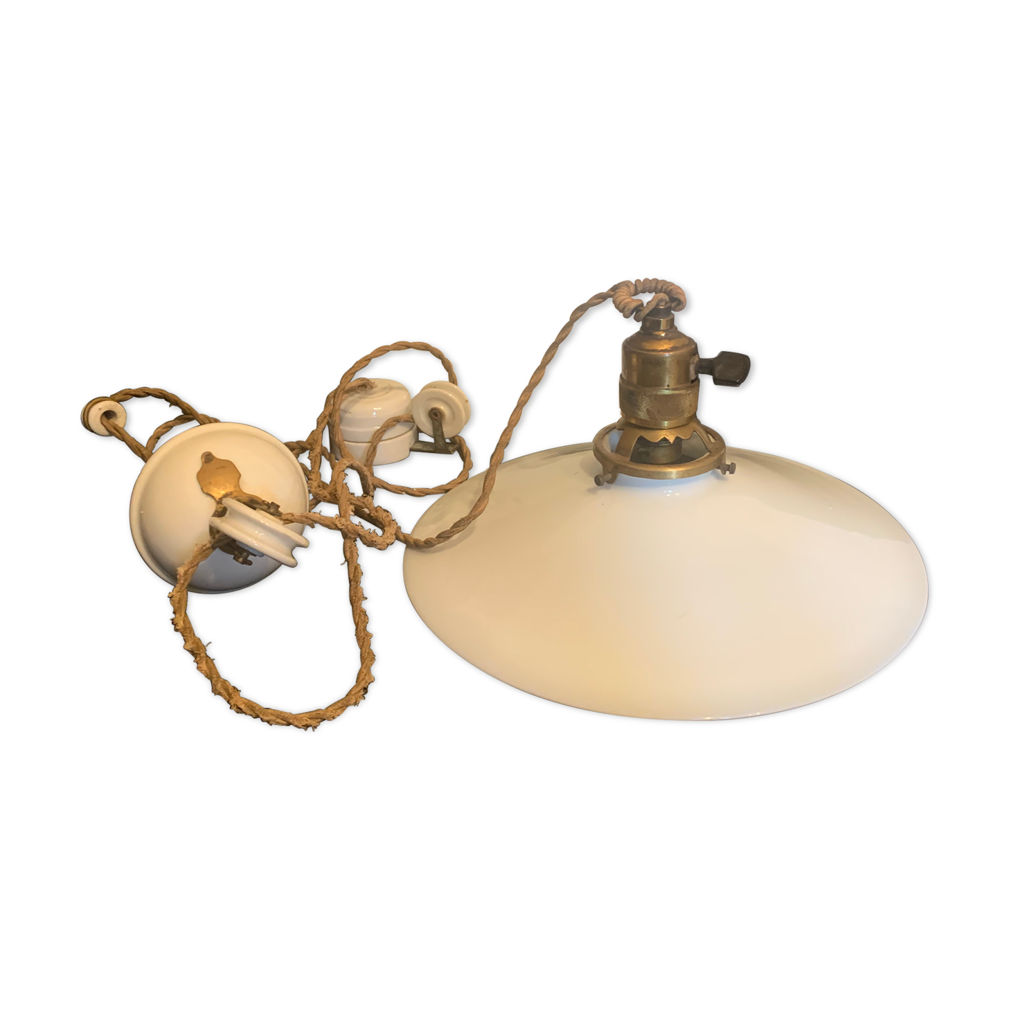 Suspension rises and falls opaline