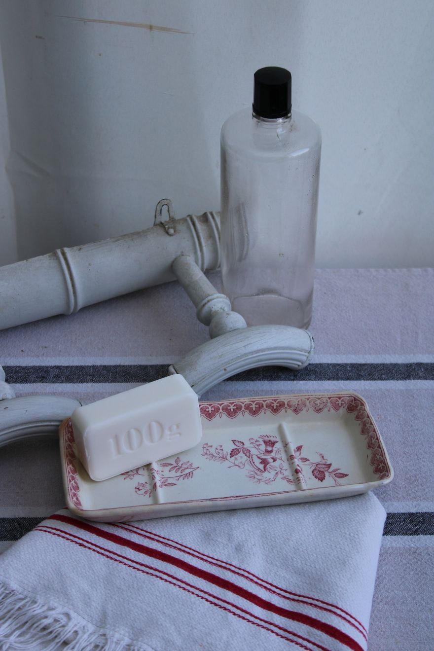 Iron earth ceramic soap dish