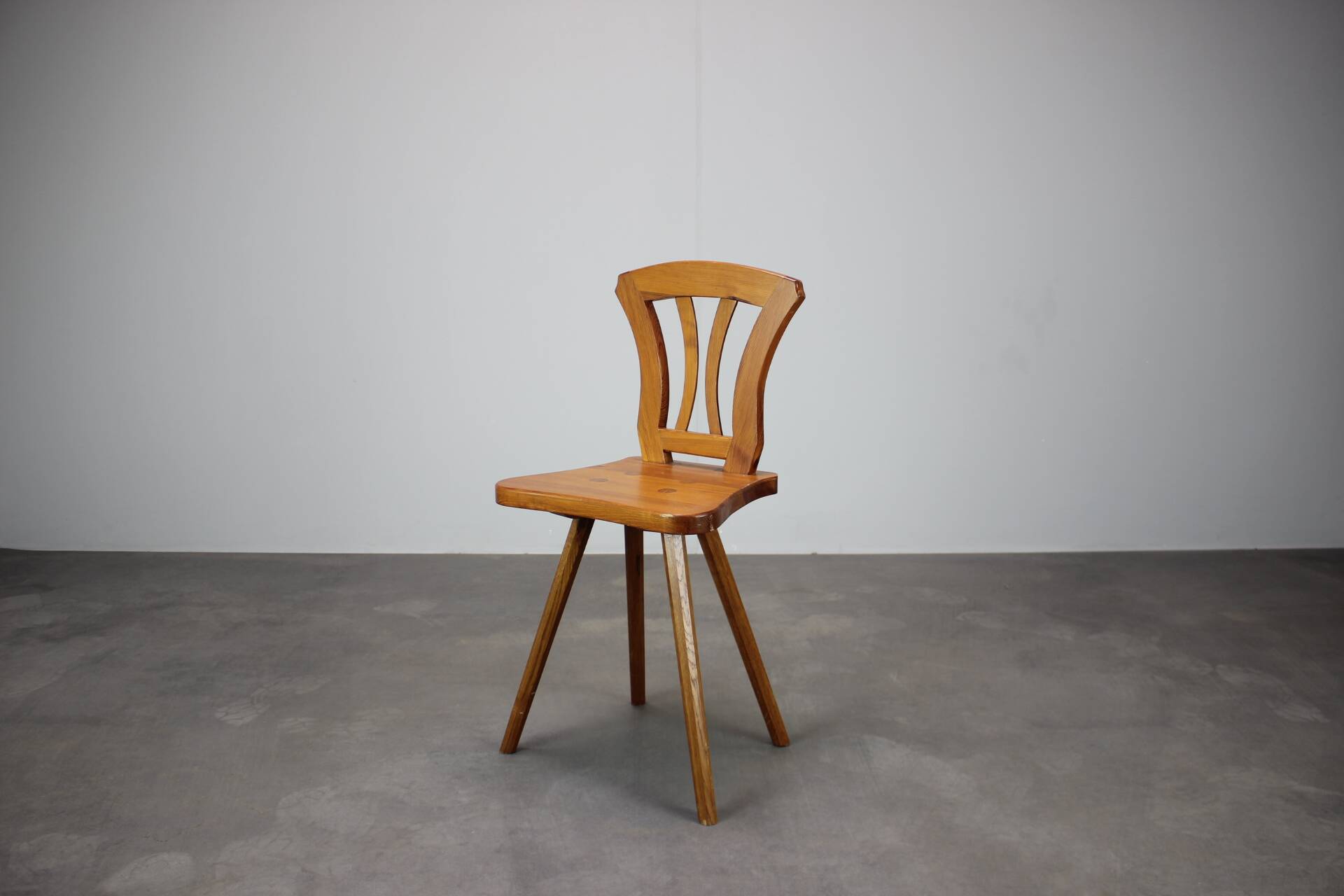 Vintage Czech folk farmhouse chair in solid wood, from the 1940s-1950s.