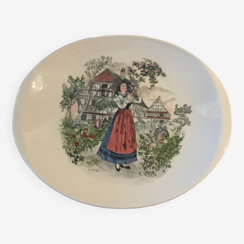 Plat en porcelaine de Sarreguemines motif alsacien pour déco ou collection