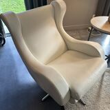 Armchair with rotating central foot